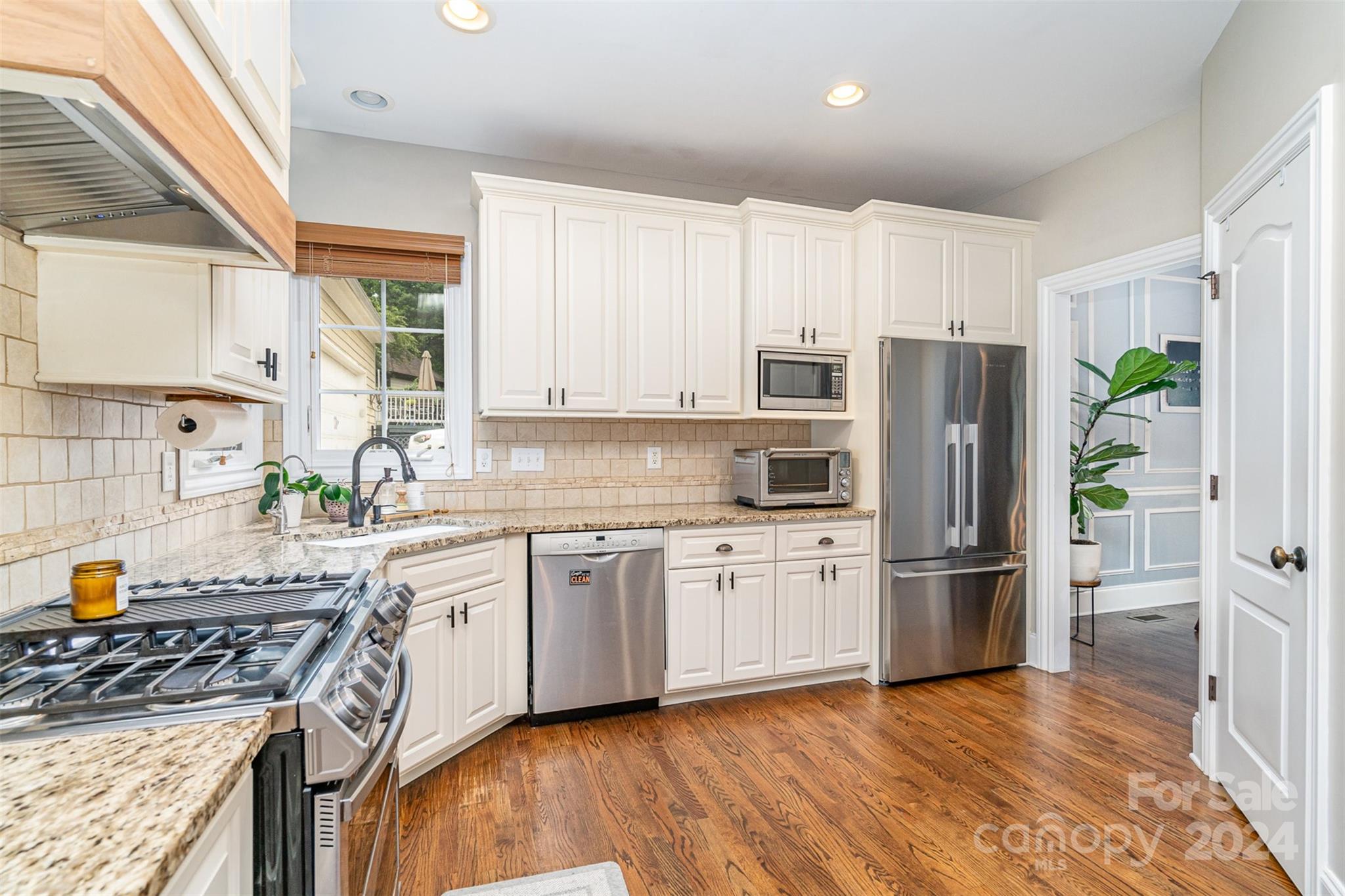 808 Isabel Court