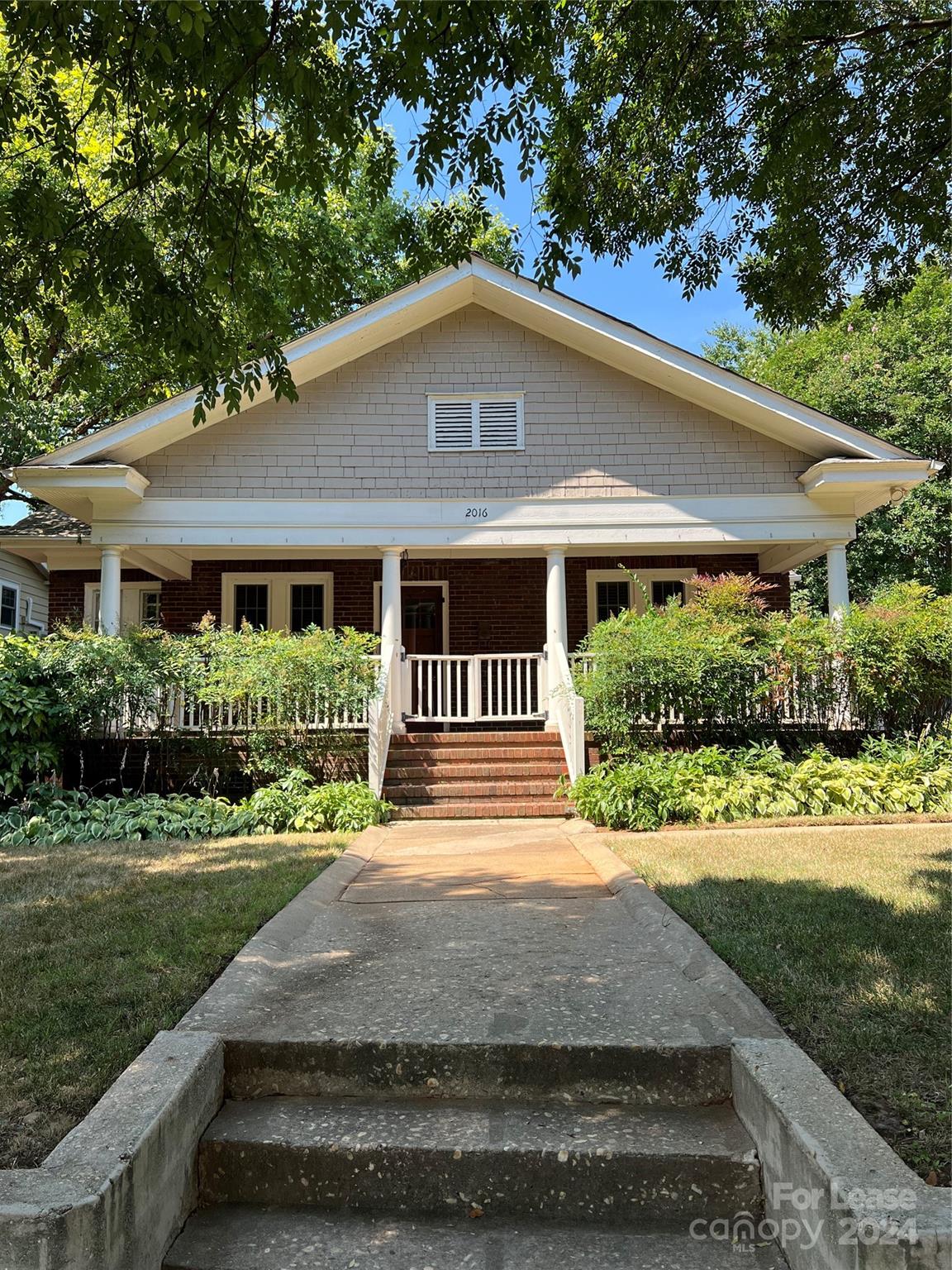 2016 E 8th Street