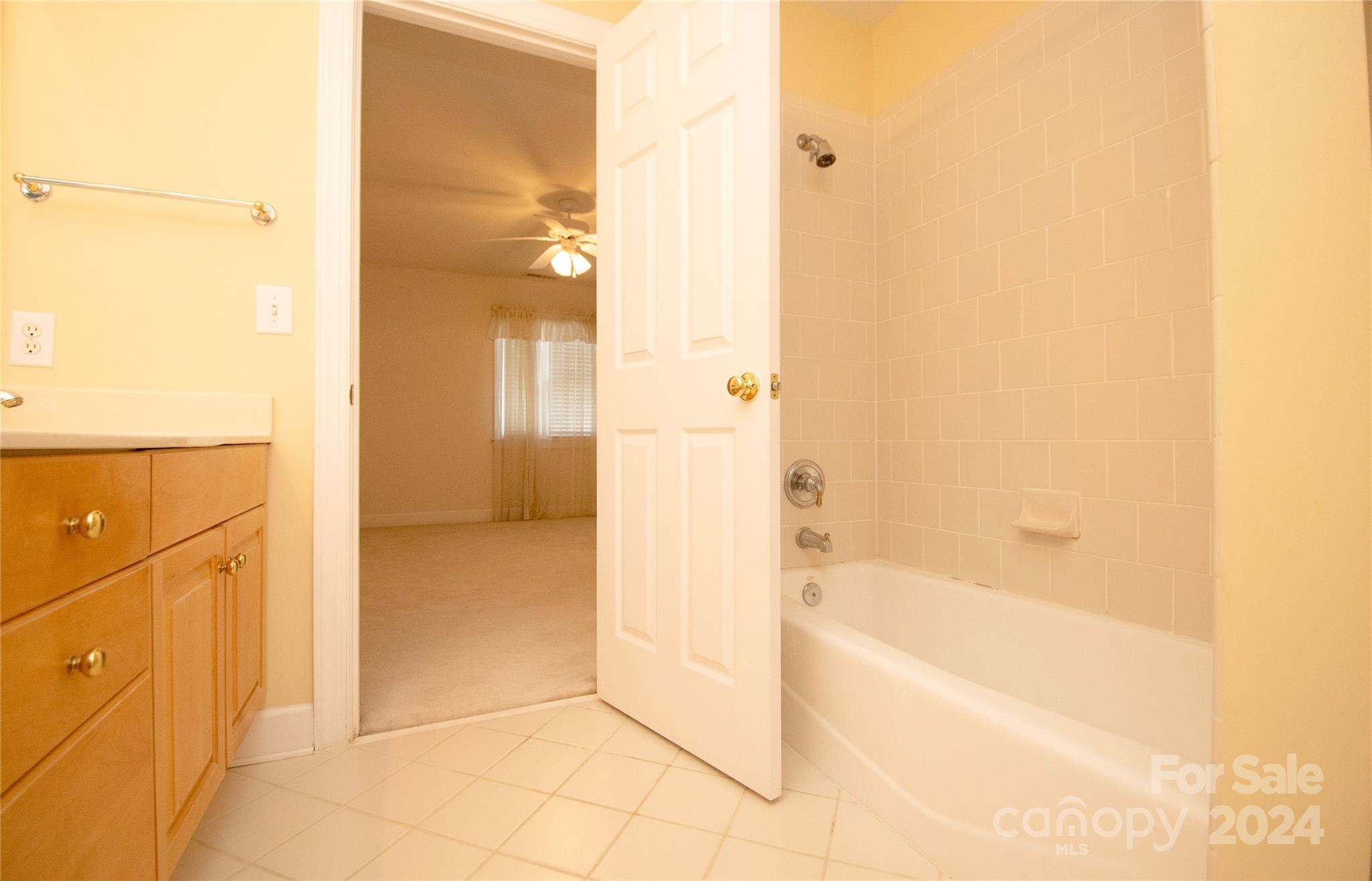 309 Sloane Square Way