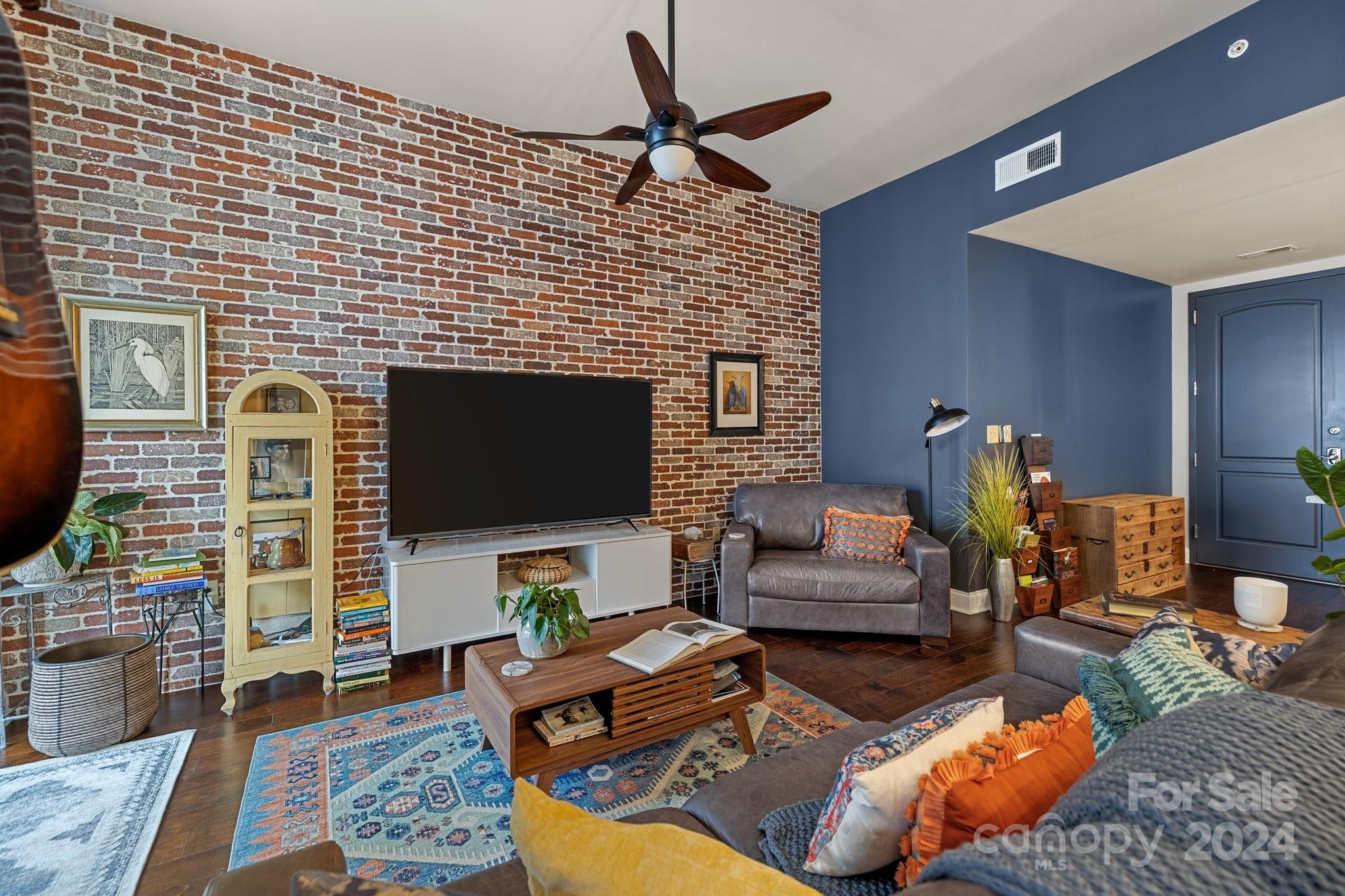 701 Royal Court Unit: 901