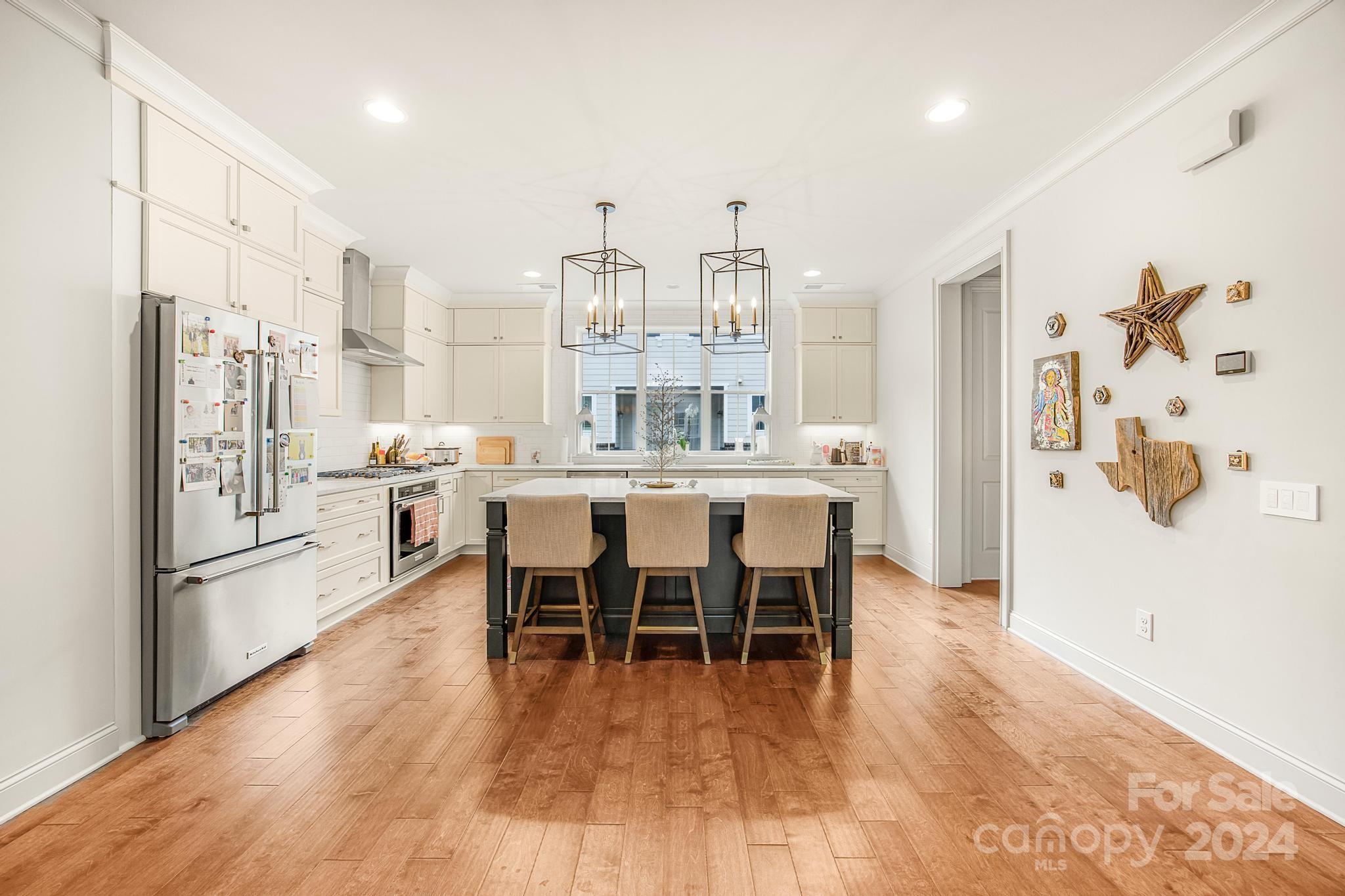 1216 Cotswold Place