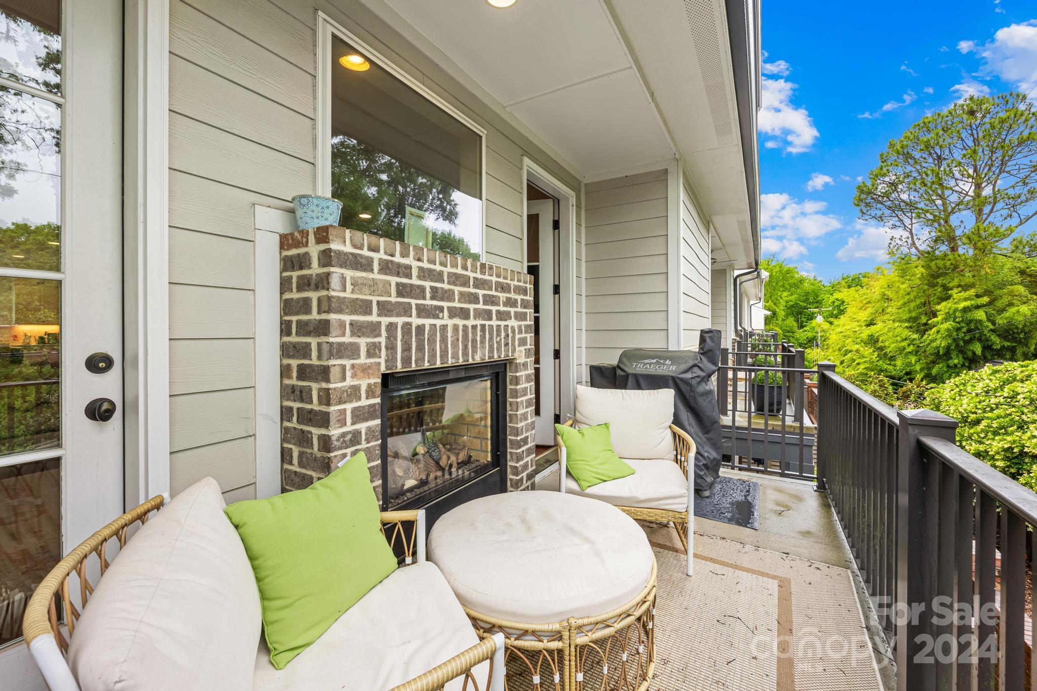 1216 Cotswold Place