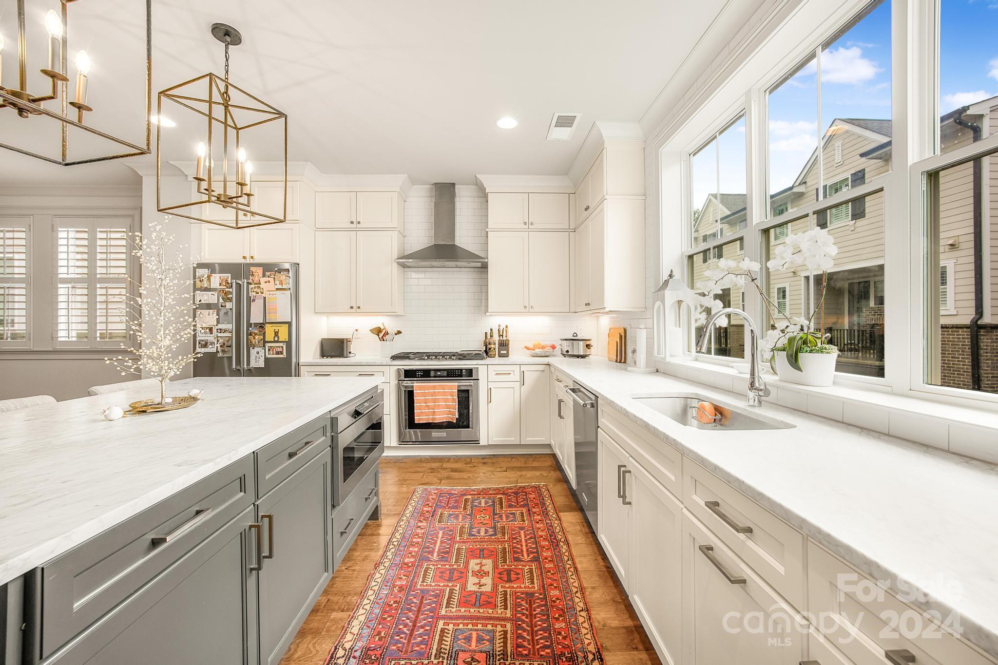 1216 Cotswold Place
