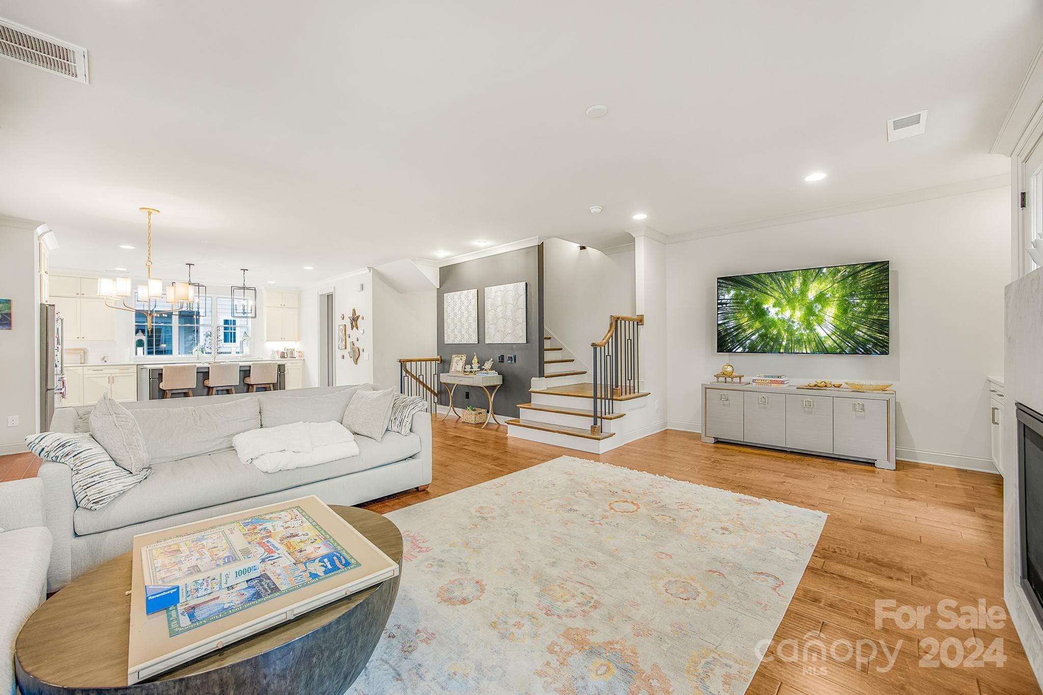 1216 Cotswold Place