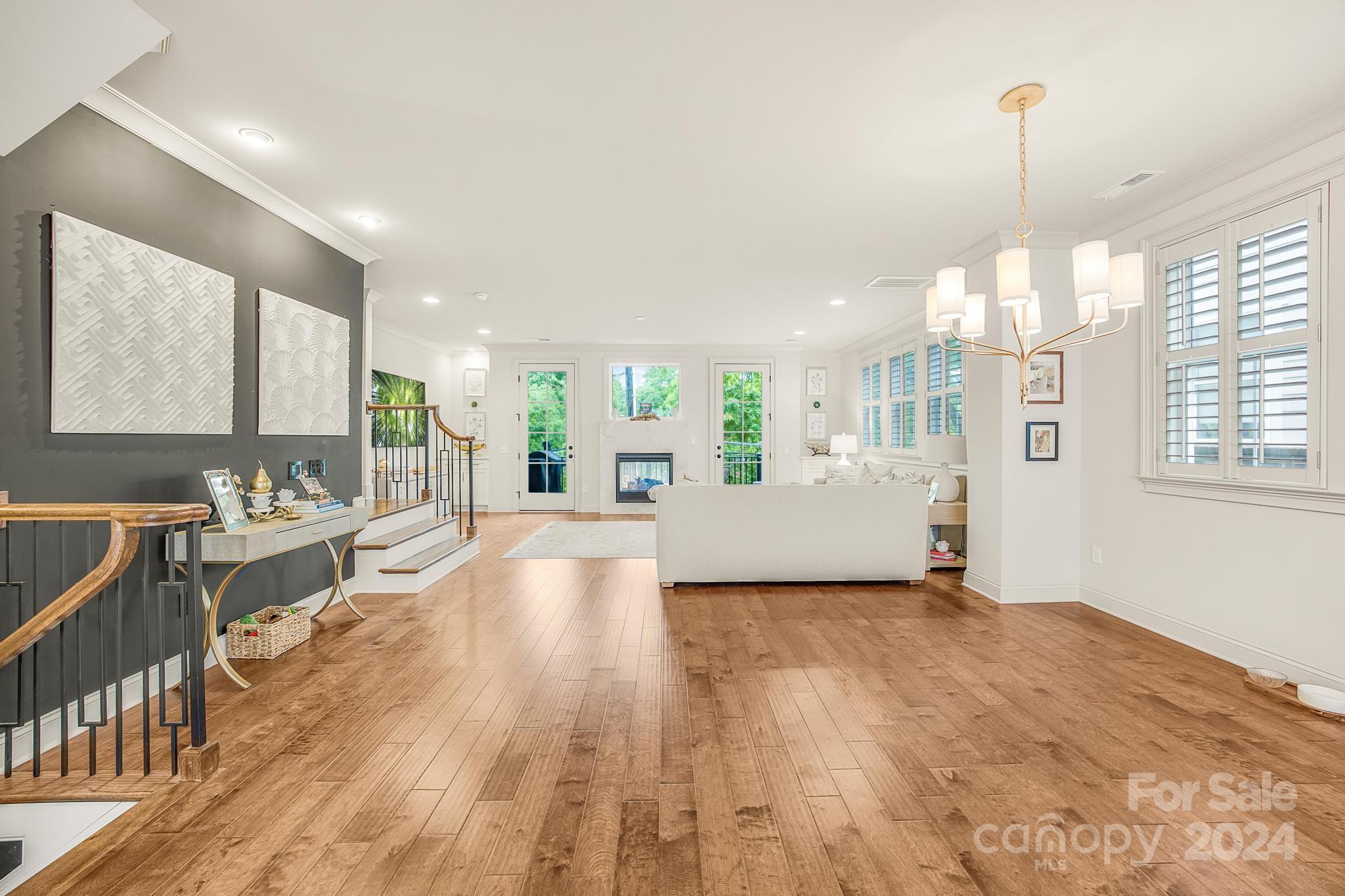 1216 Cotswold Place
