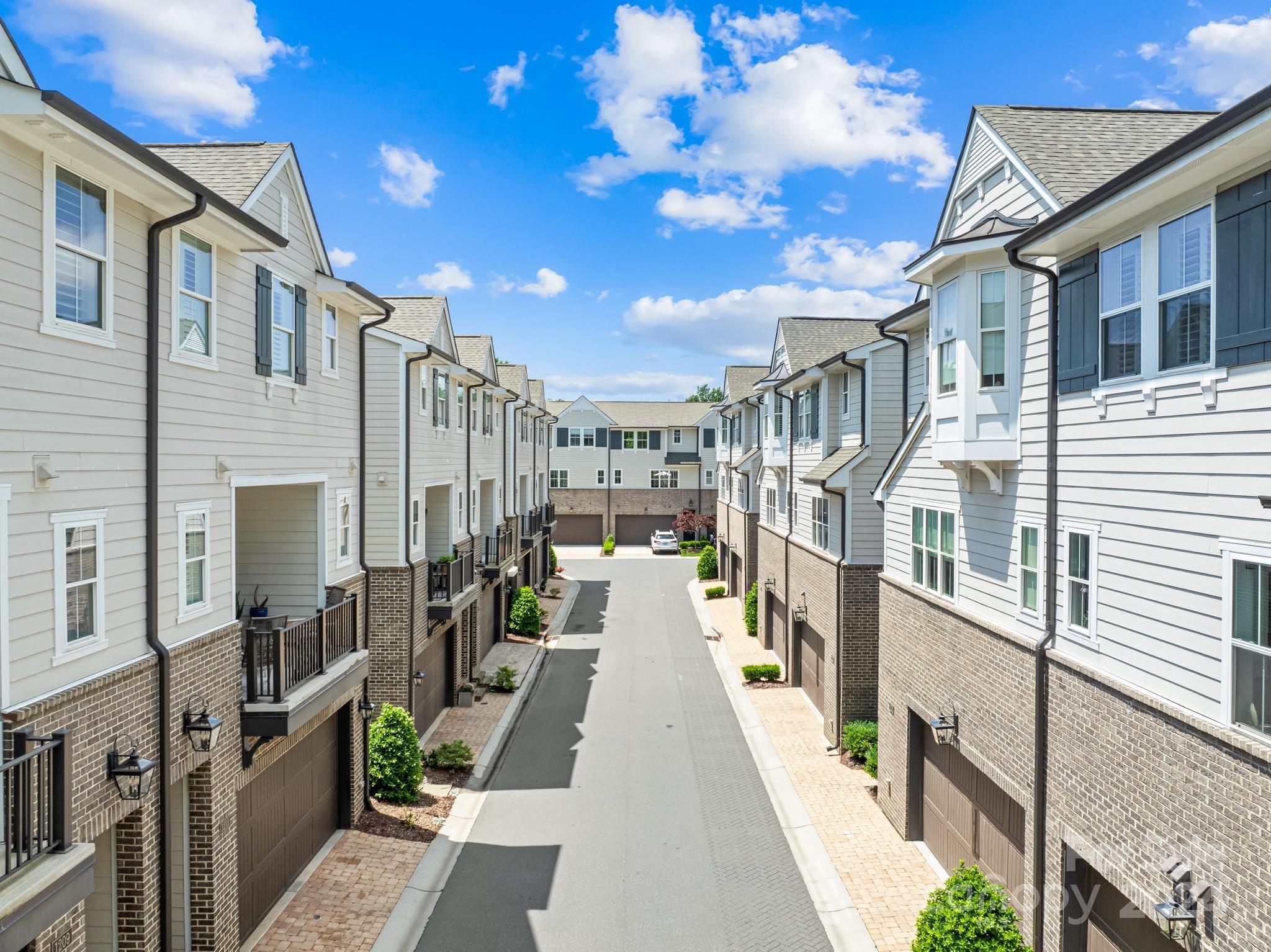 1216 Cotswold Place