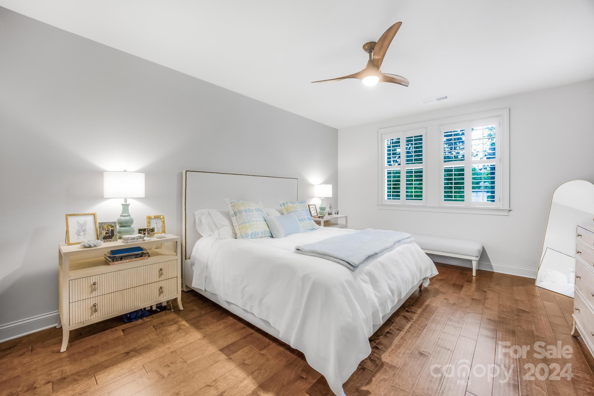1216 Cotswold Place