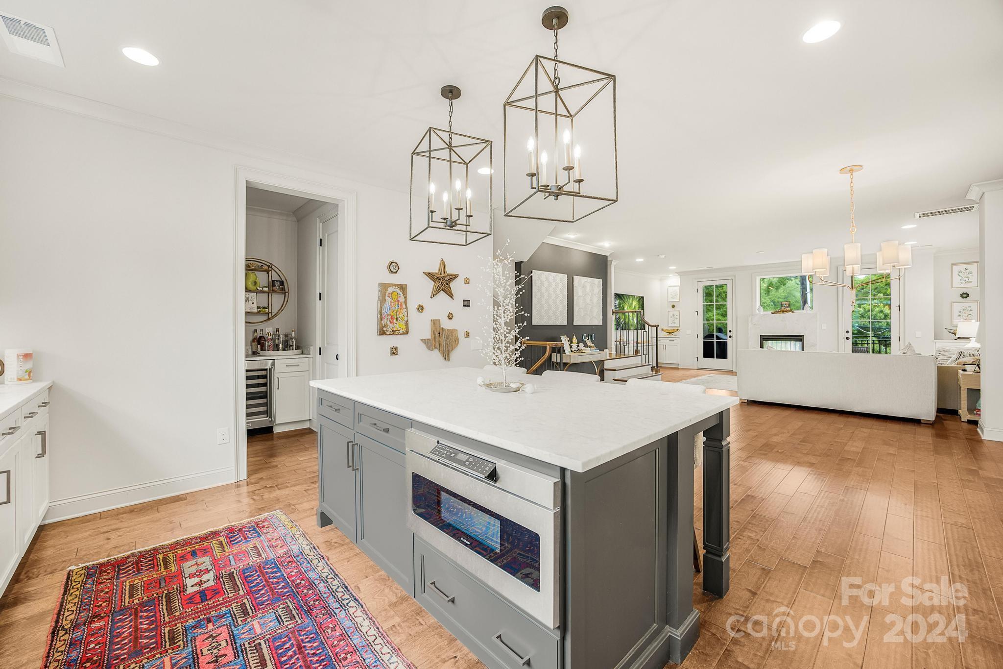 1216 Cotswold Place