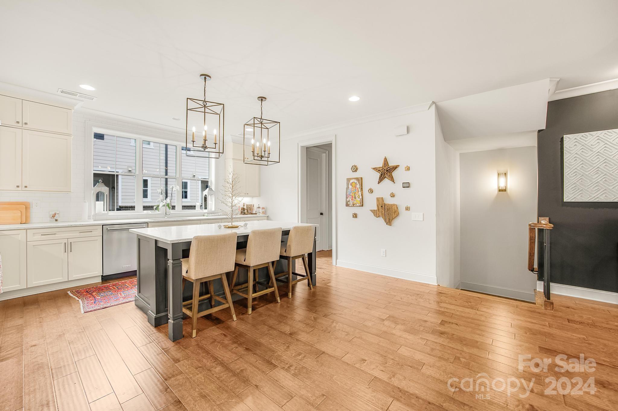 1216 Cotswold Place