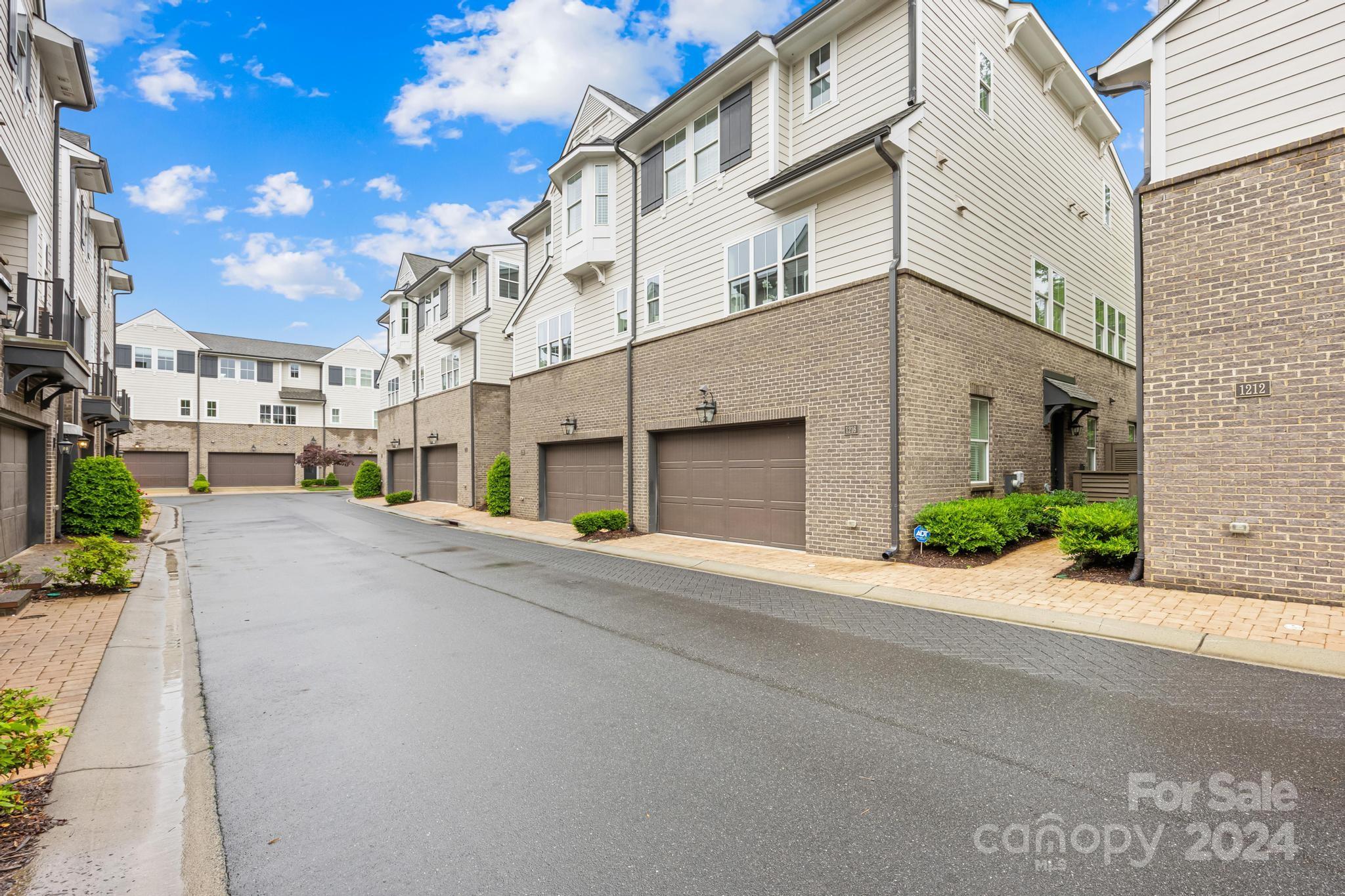 1216 Cotswold Place