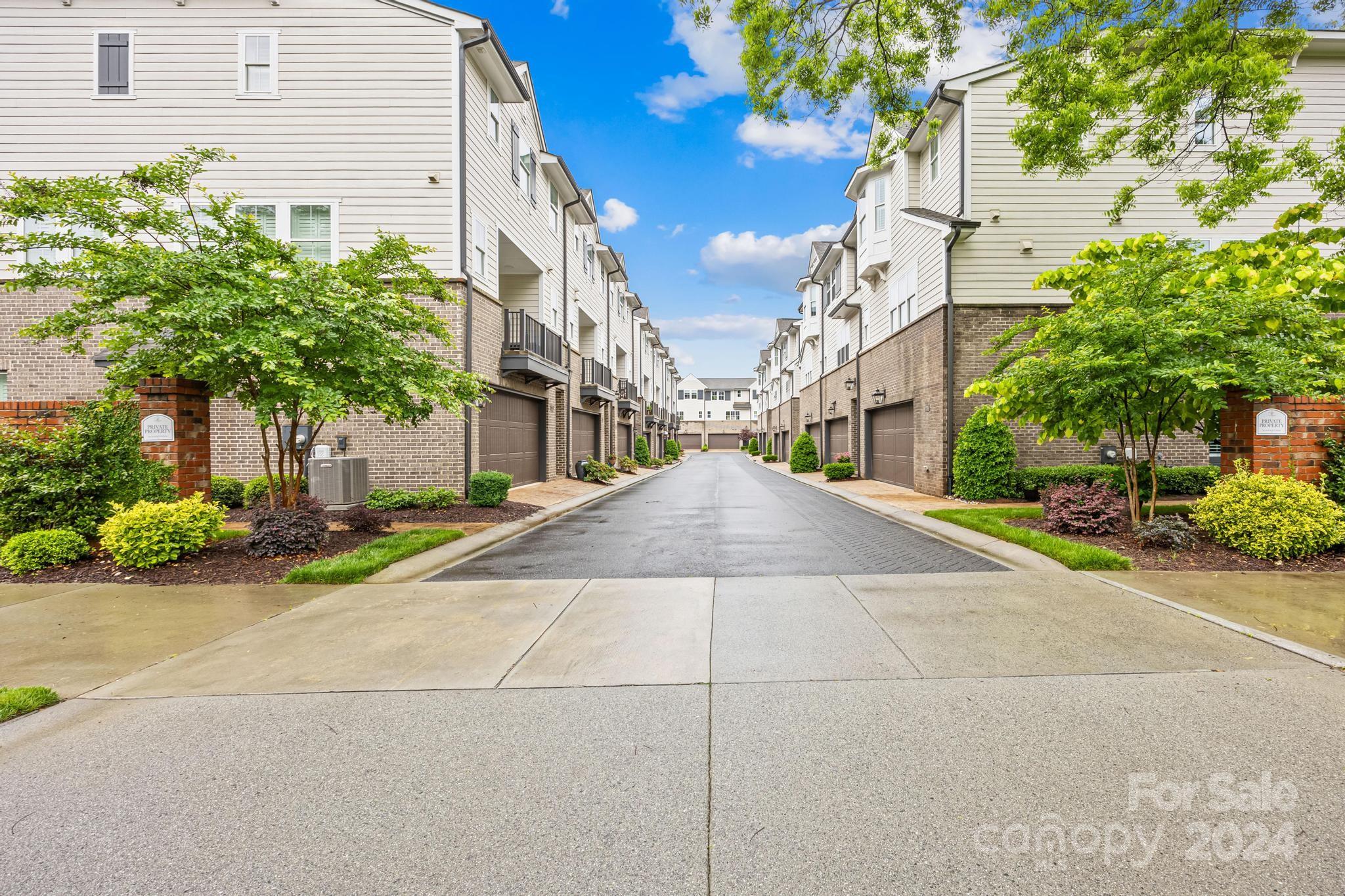 1216 Cotswold Place