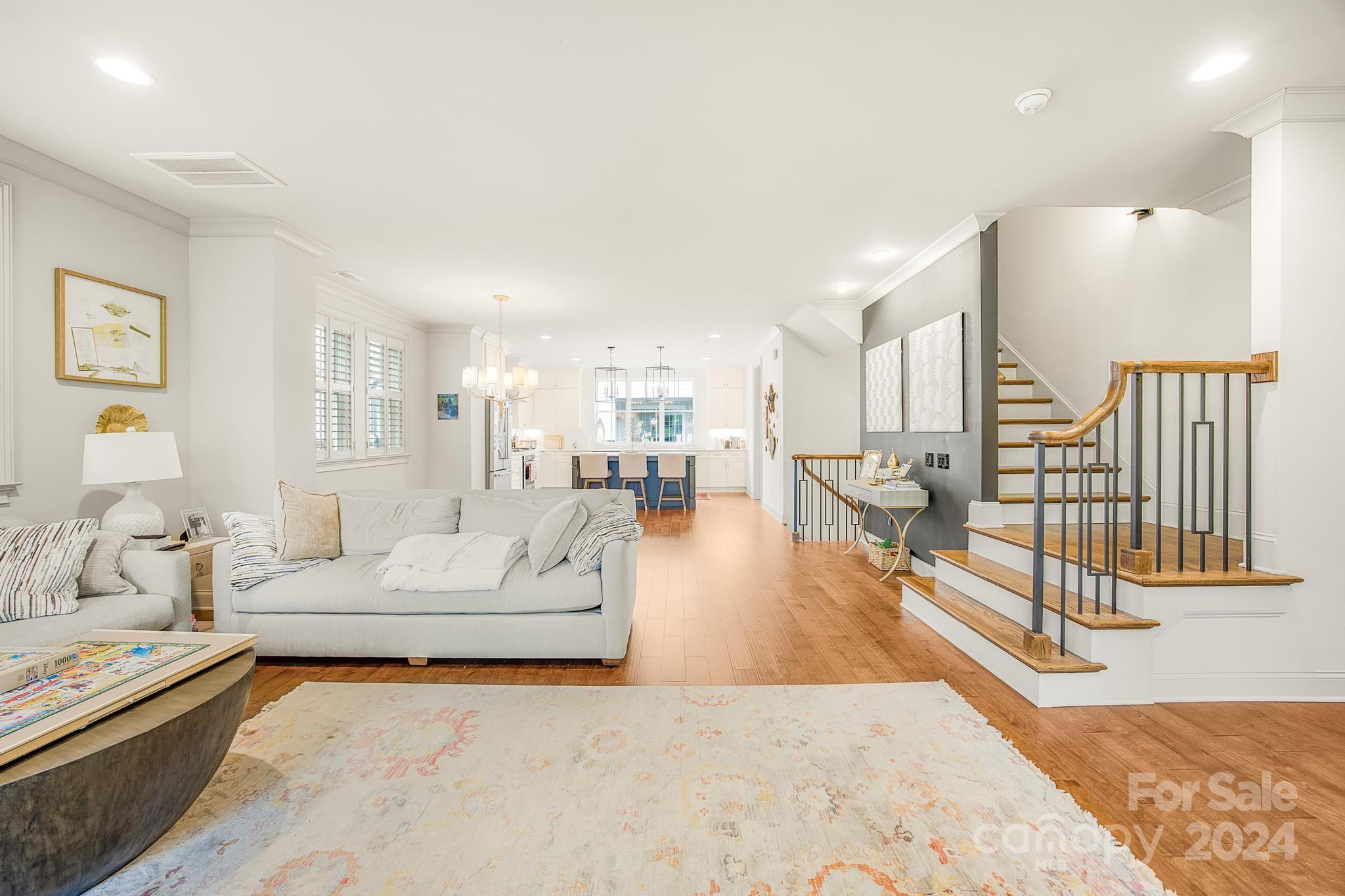 1216 Cotswold Place