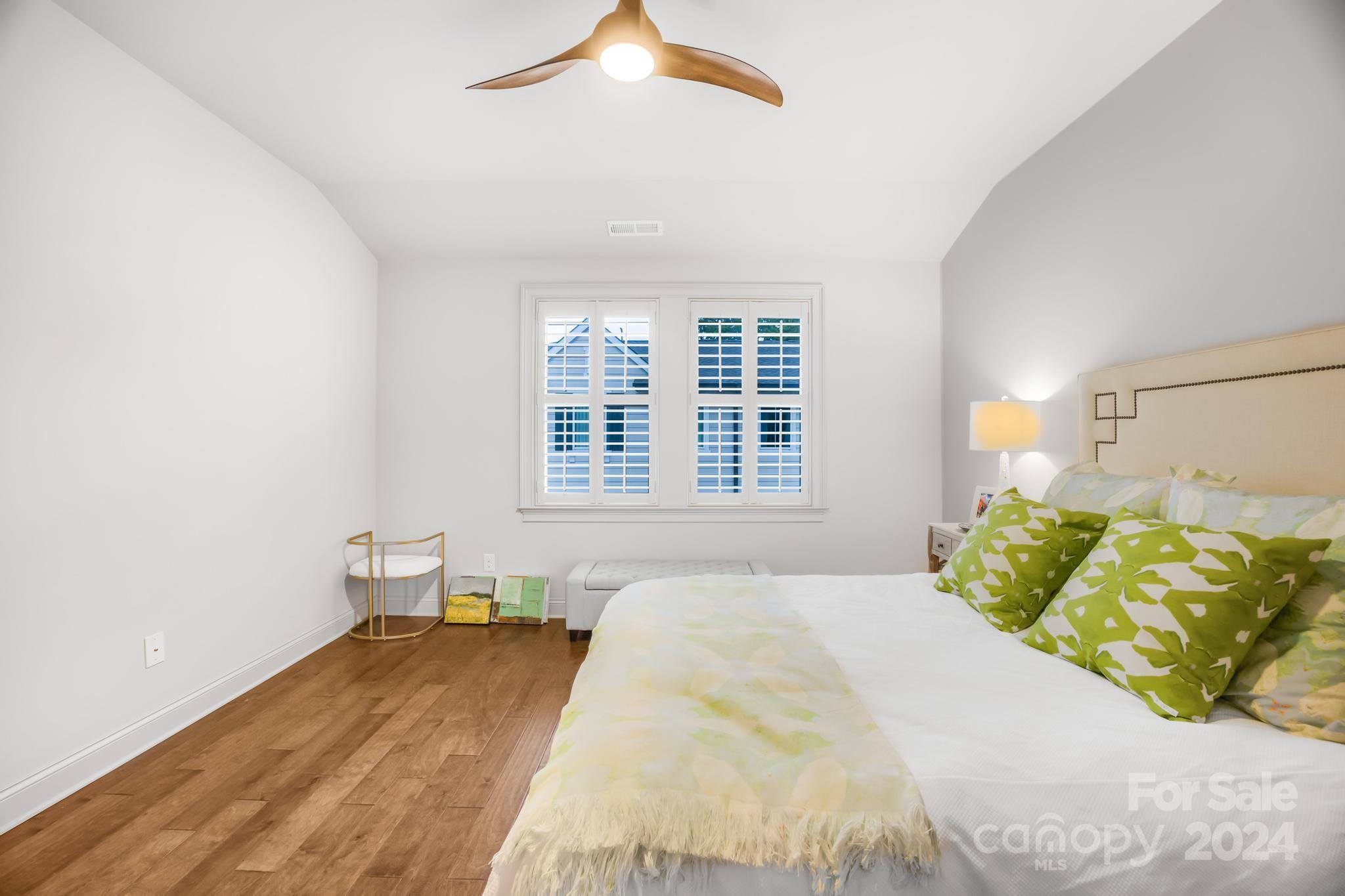 1216 Cotswold Place