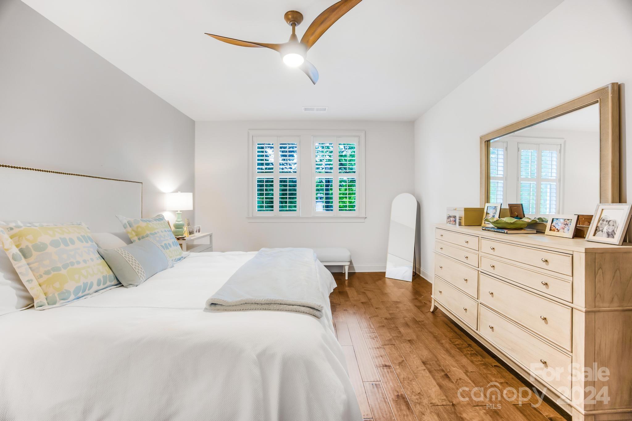 1216 Cotswold Place