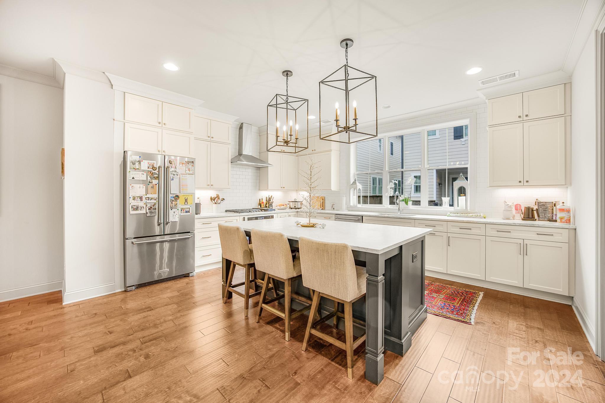 1216 Cotswold Place