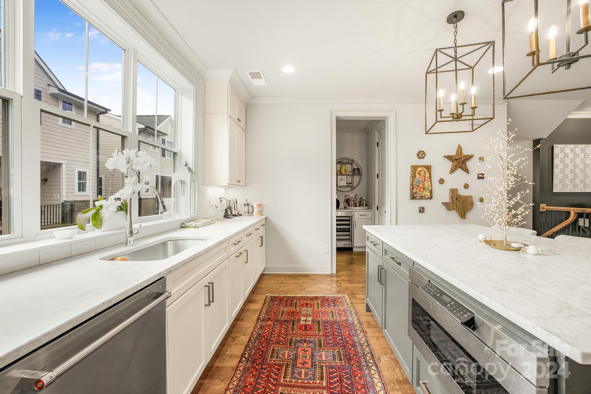 1216 Cotswold Place