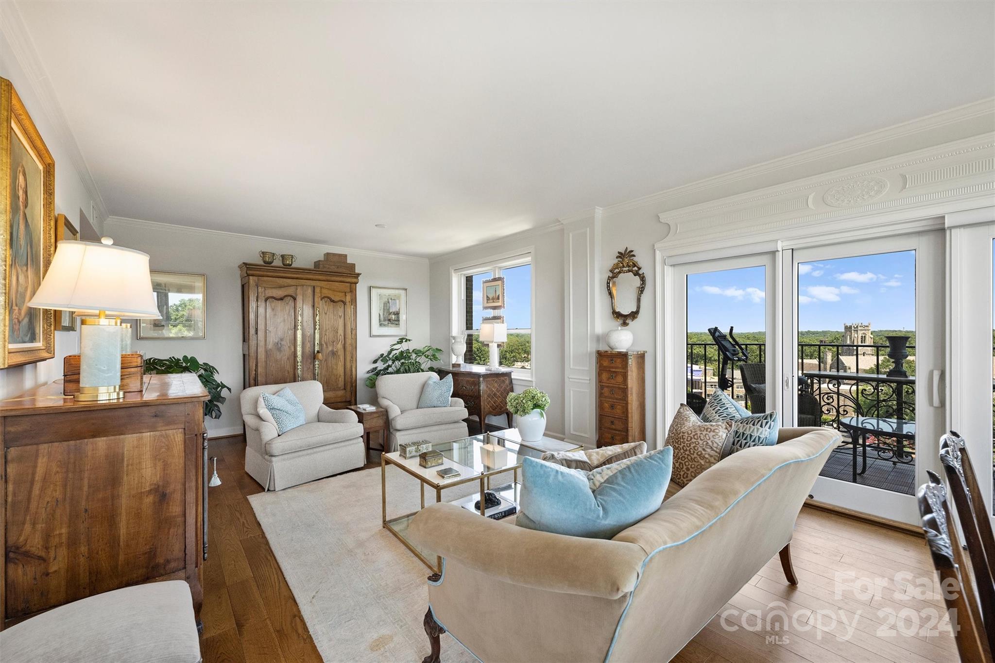 1530 Queens Road Unit: 901