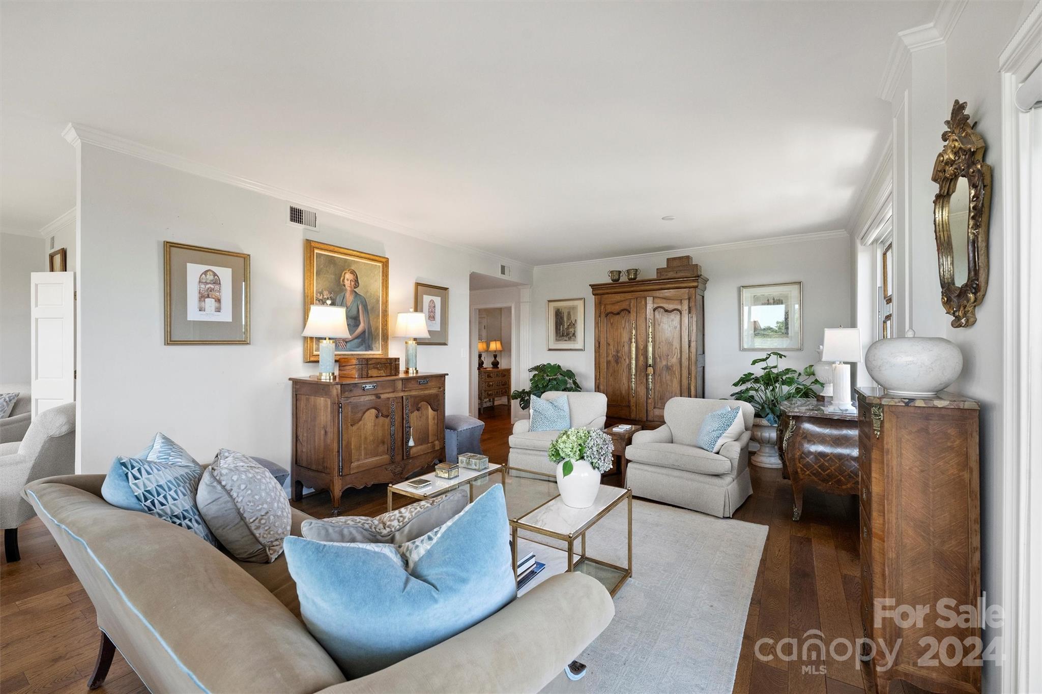 1530 Queens Road Unit: 901