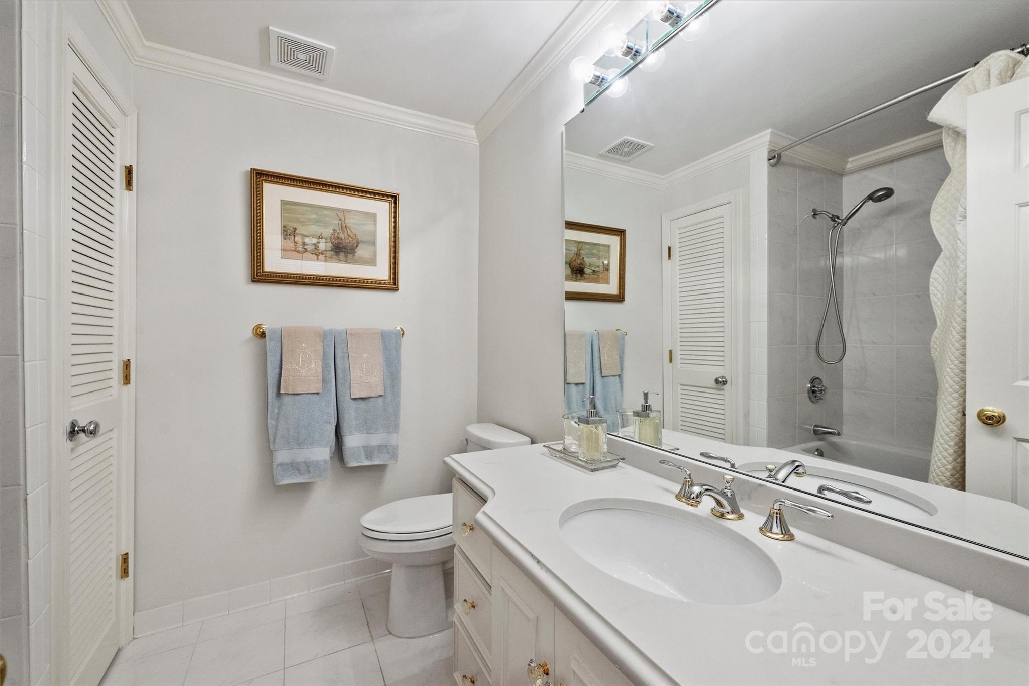 1530 Queens Road Unit: 901