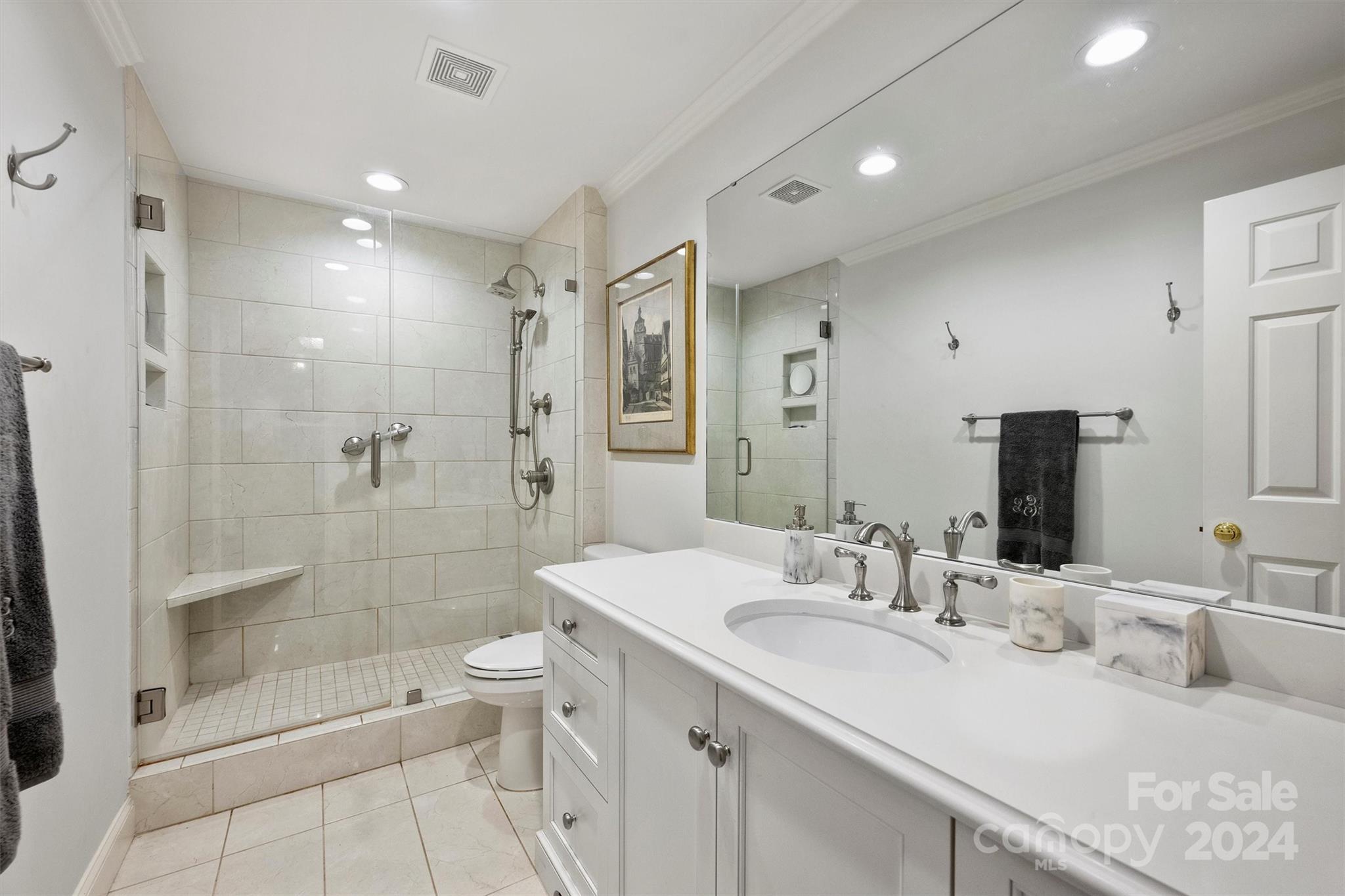 1530 Queens Road Unit: 901