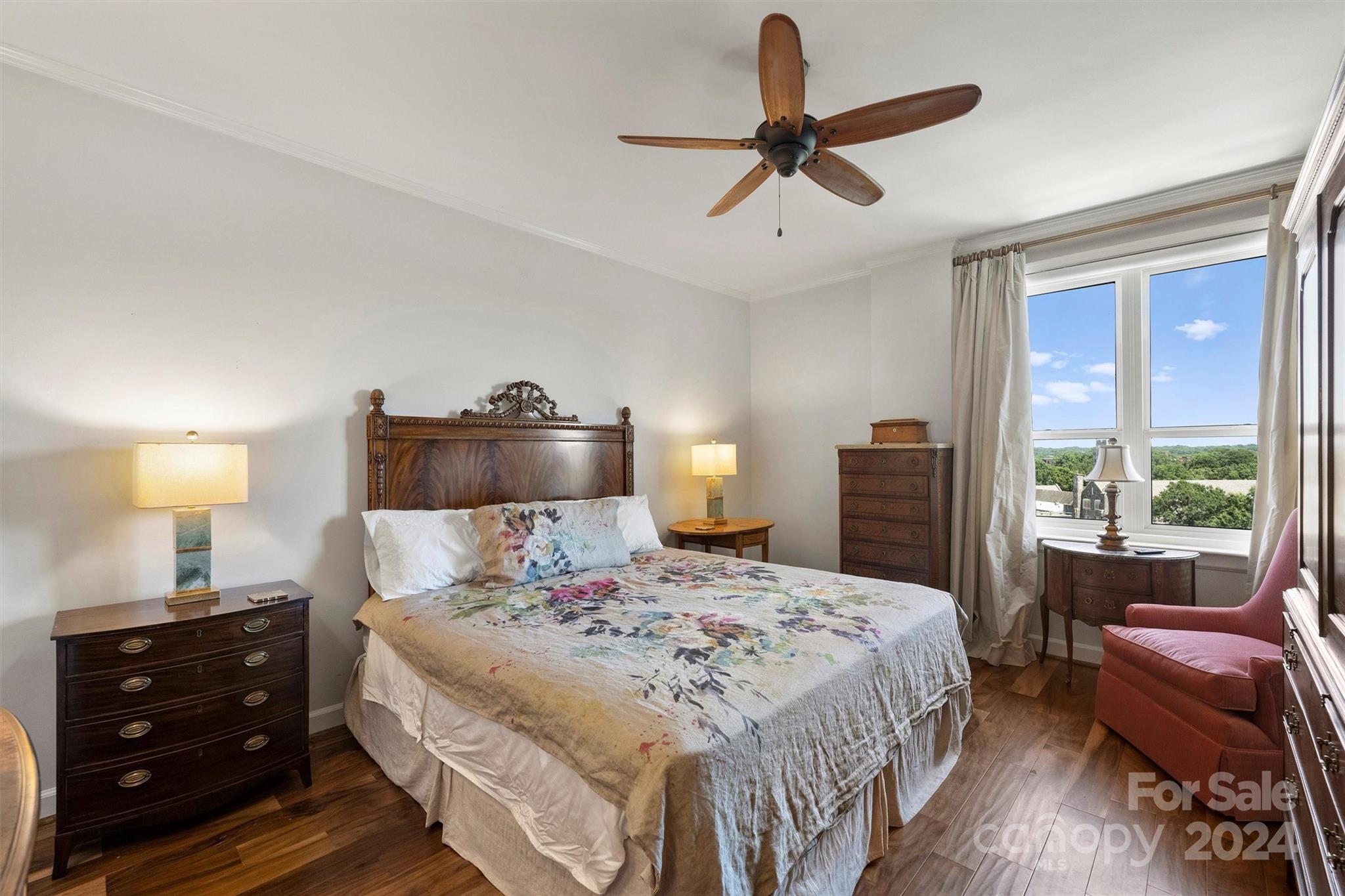 1530 Queens Road Unit: 901