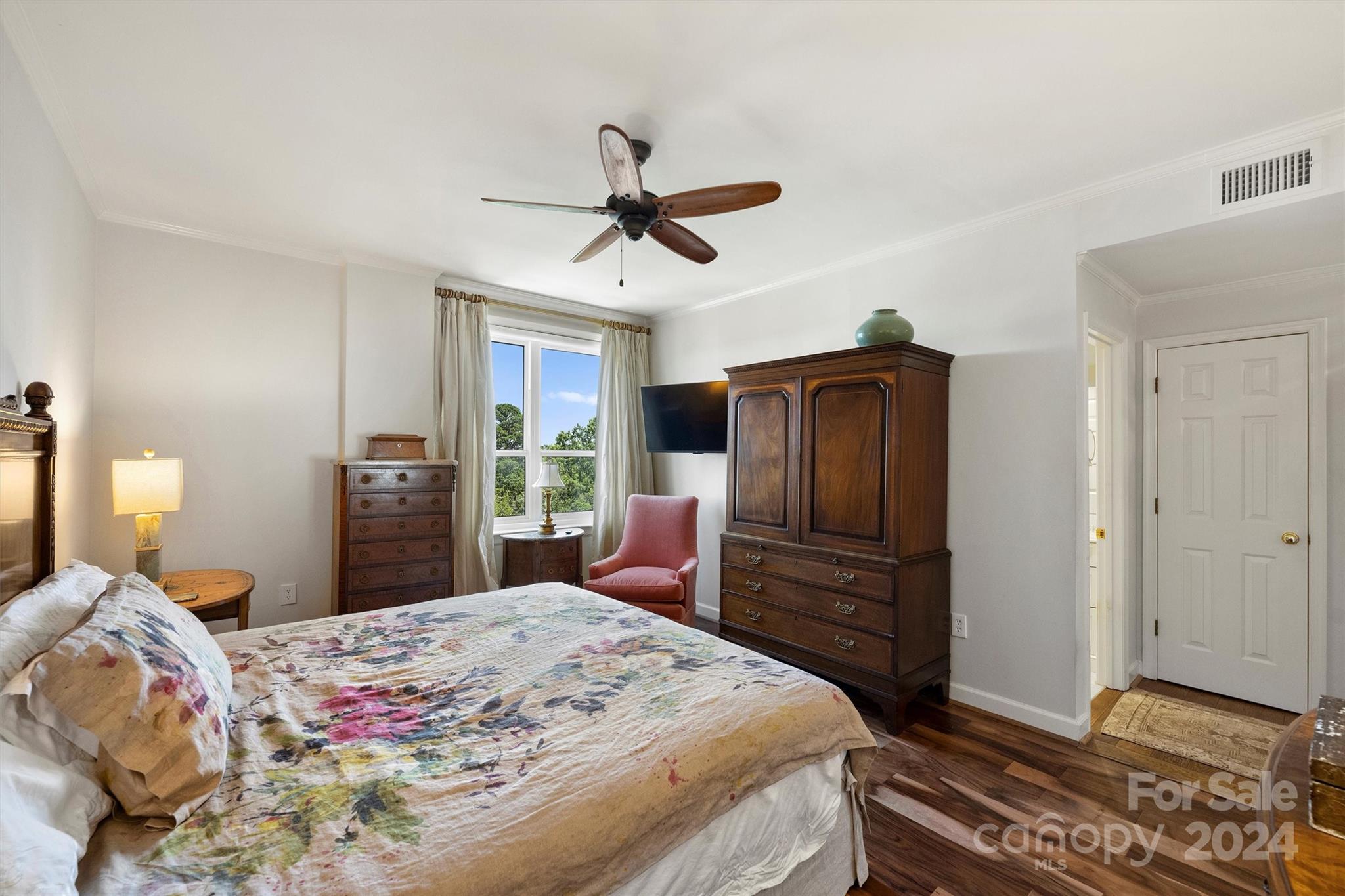 1530 Queens Road Unit: 901