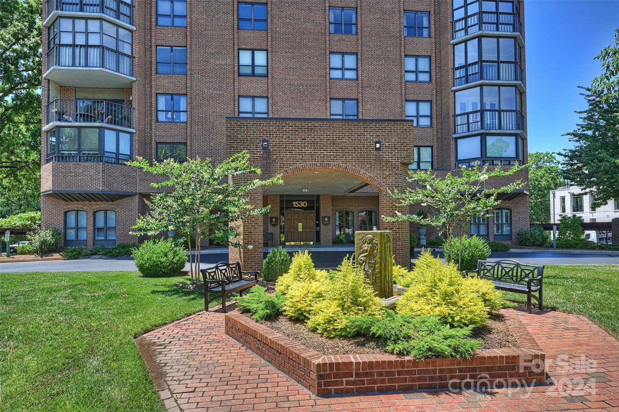 1530 Queens Road Unit: 901