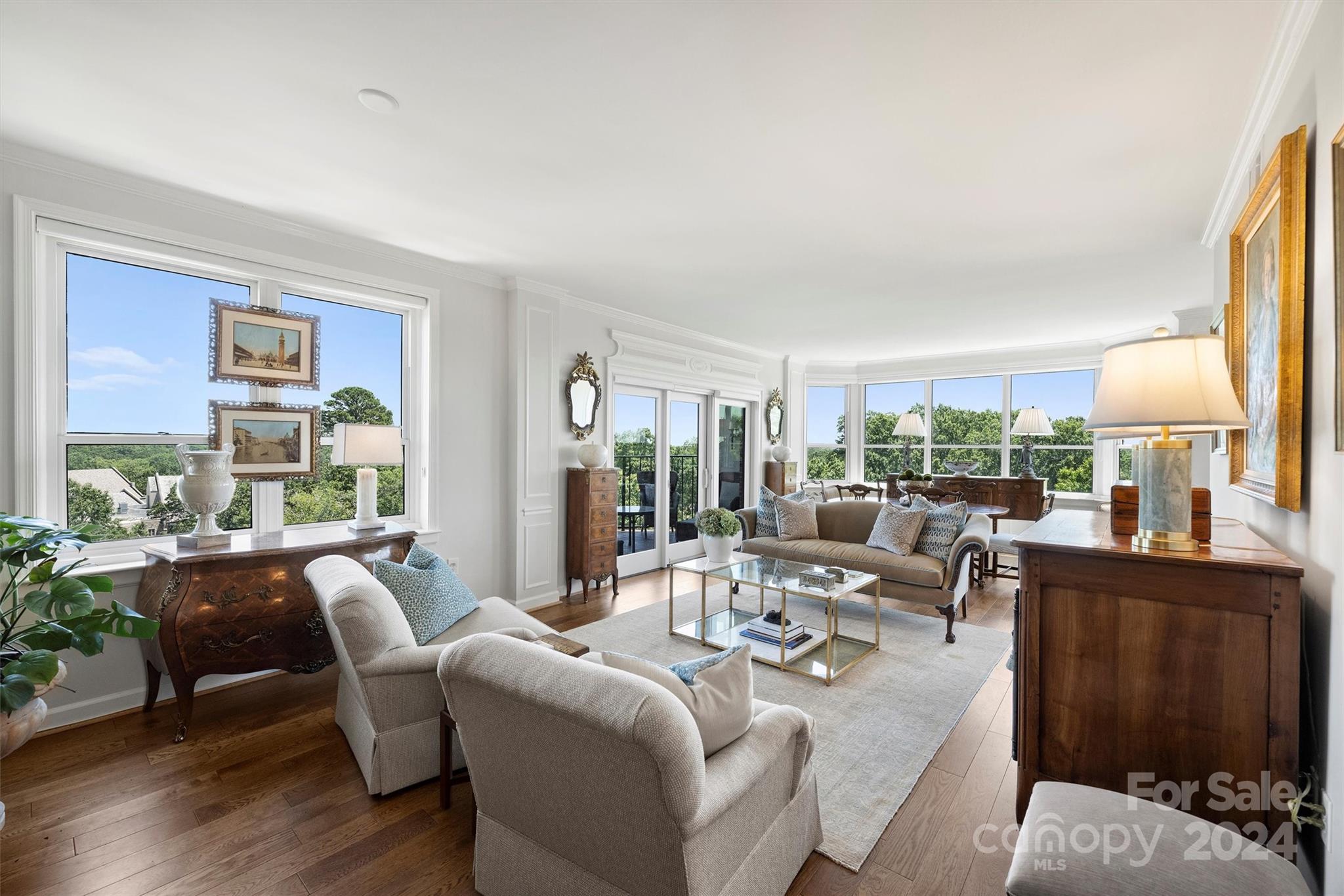 1530 Queens Road Unit: 901