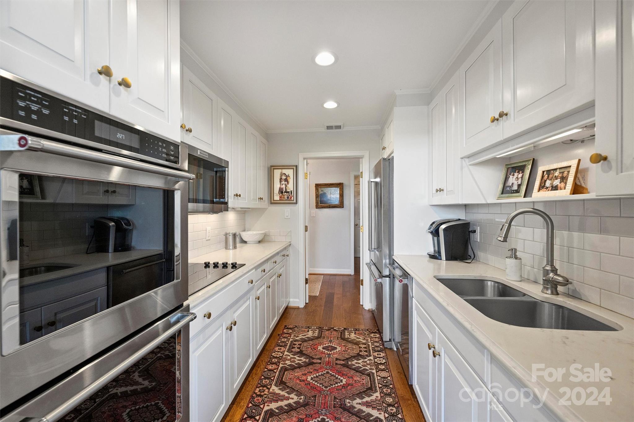 1530 Queens Road Unit: 901