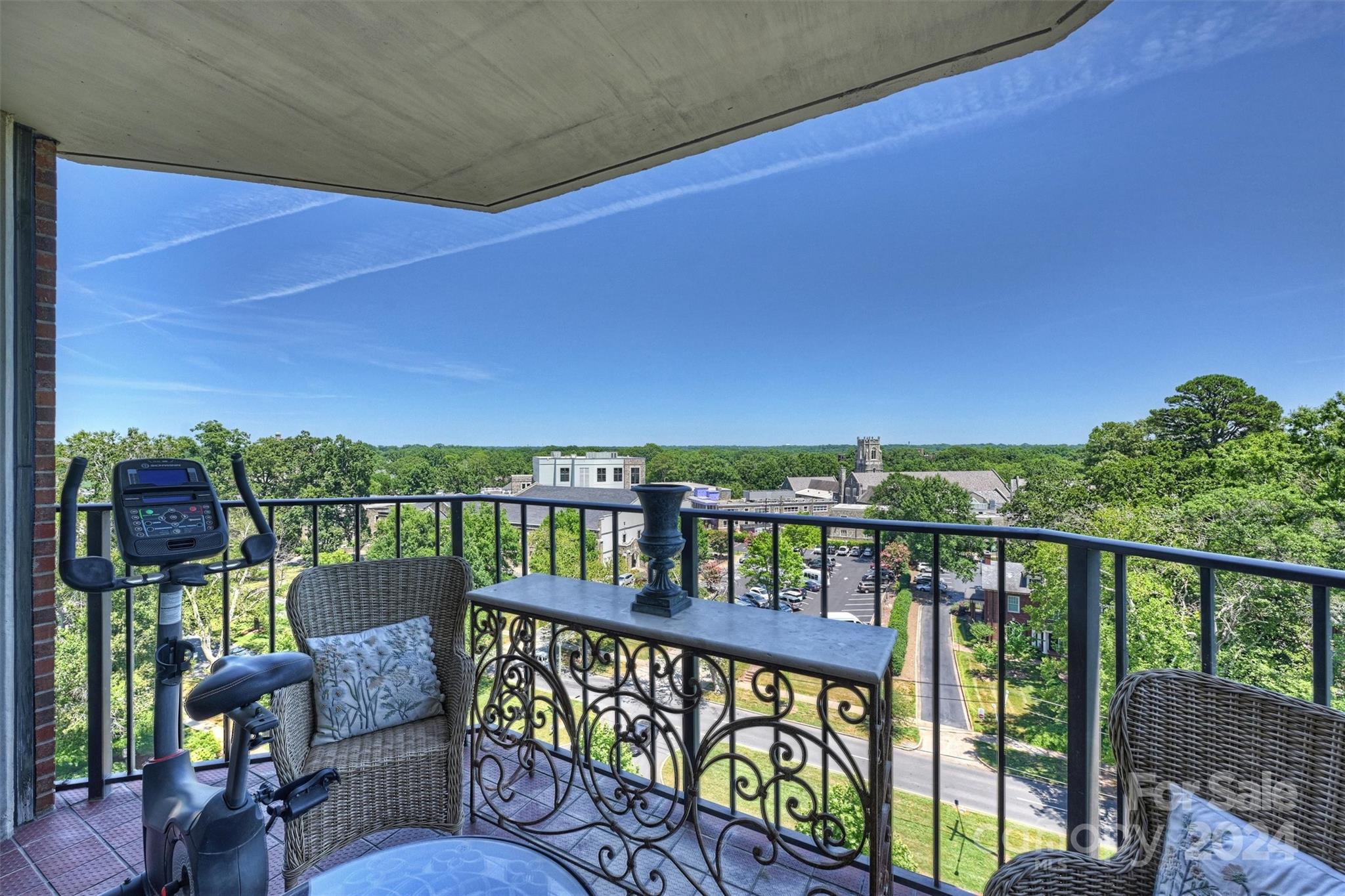 1530 Queens Road Unit: 901