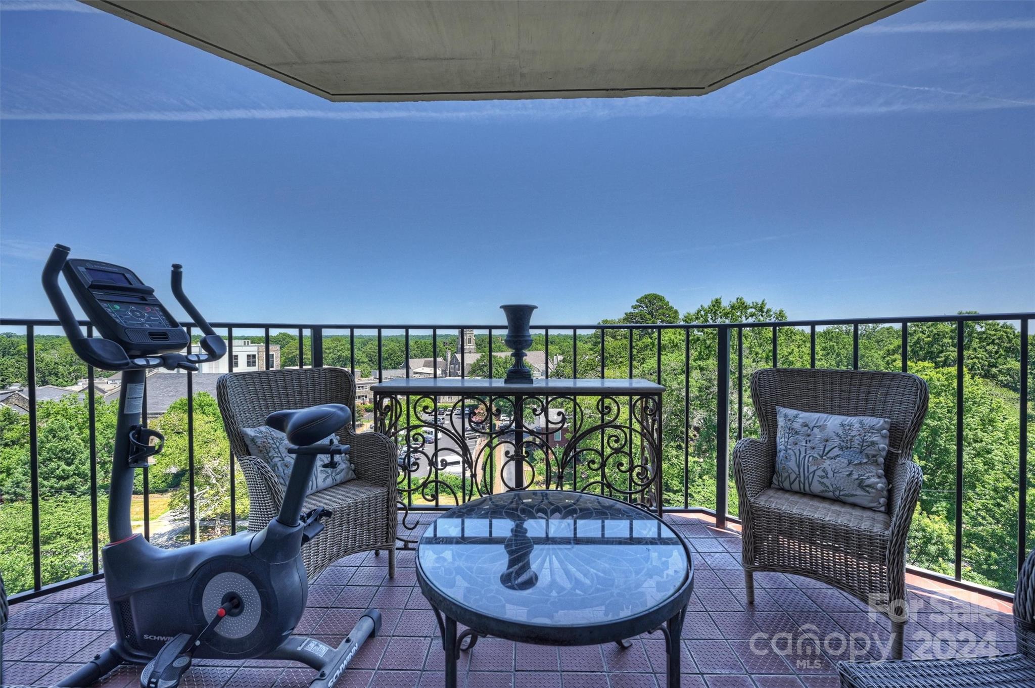 1530 Queens Road Unit: 901