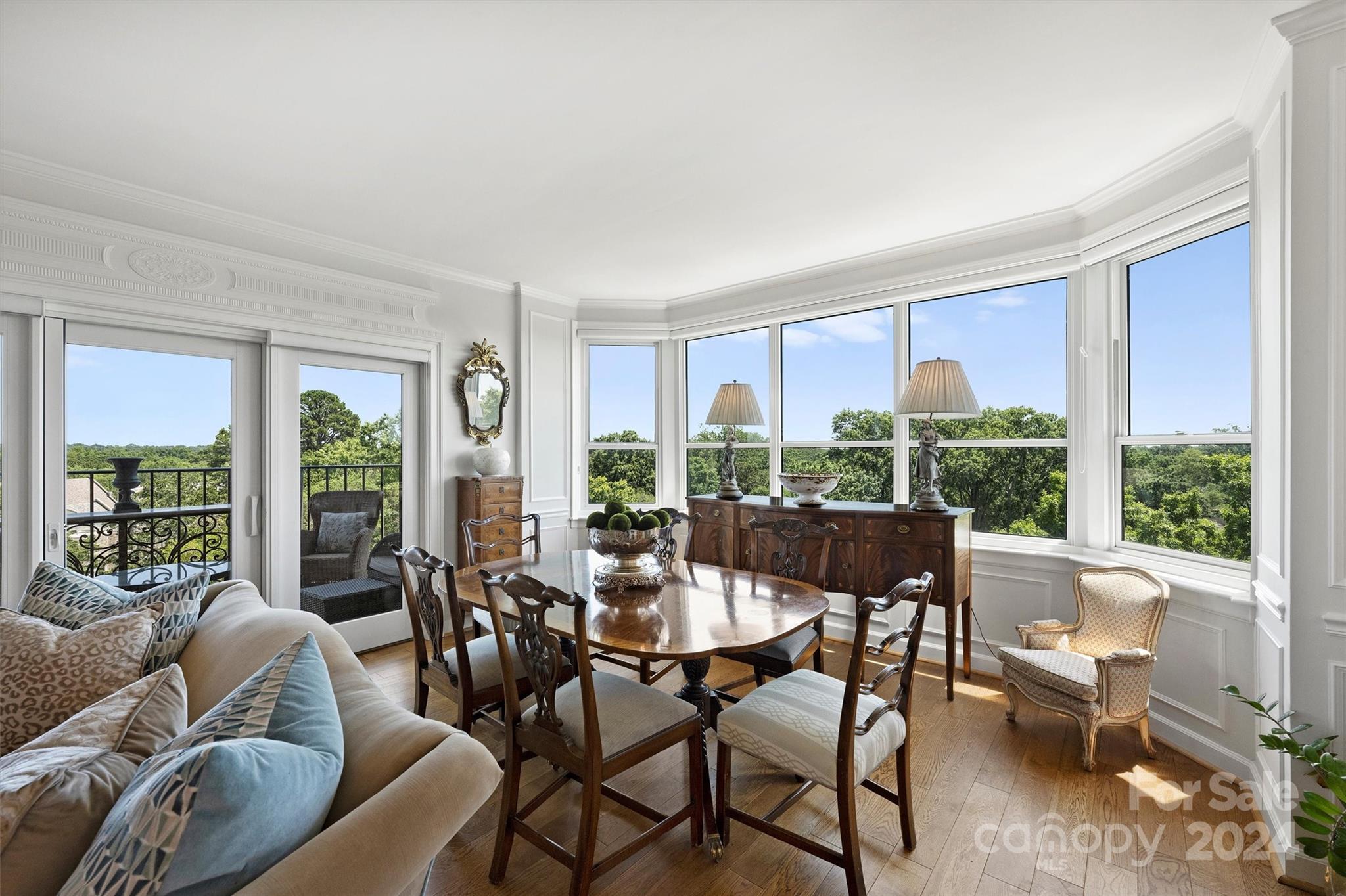 1530 Queens Road Unit: 901