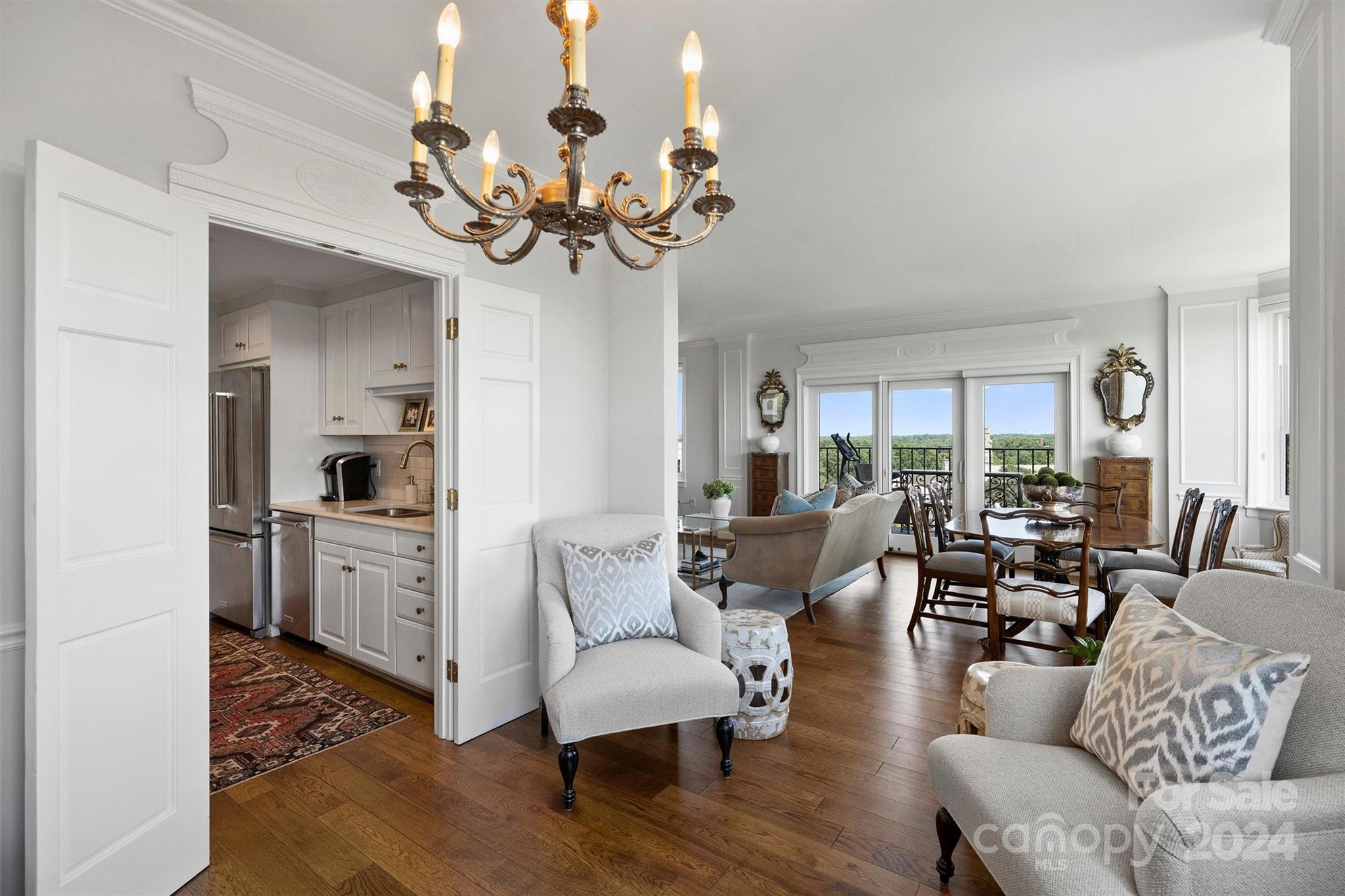 1530 Queens Road Unit: 901