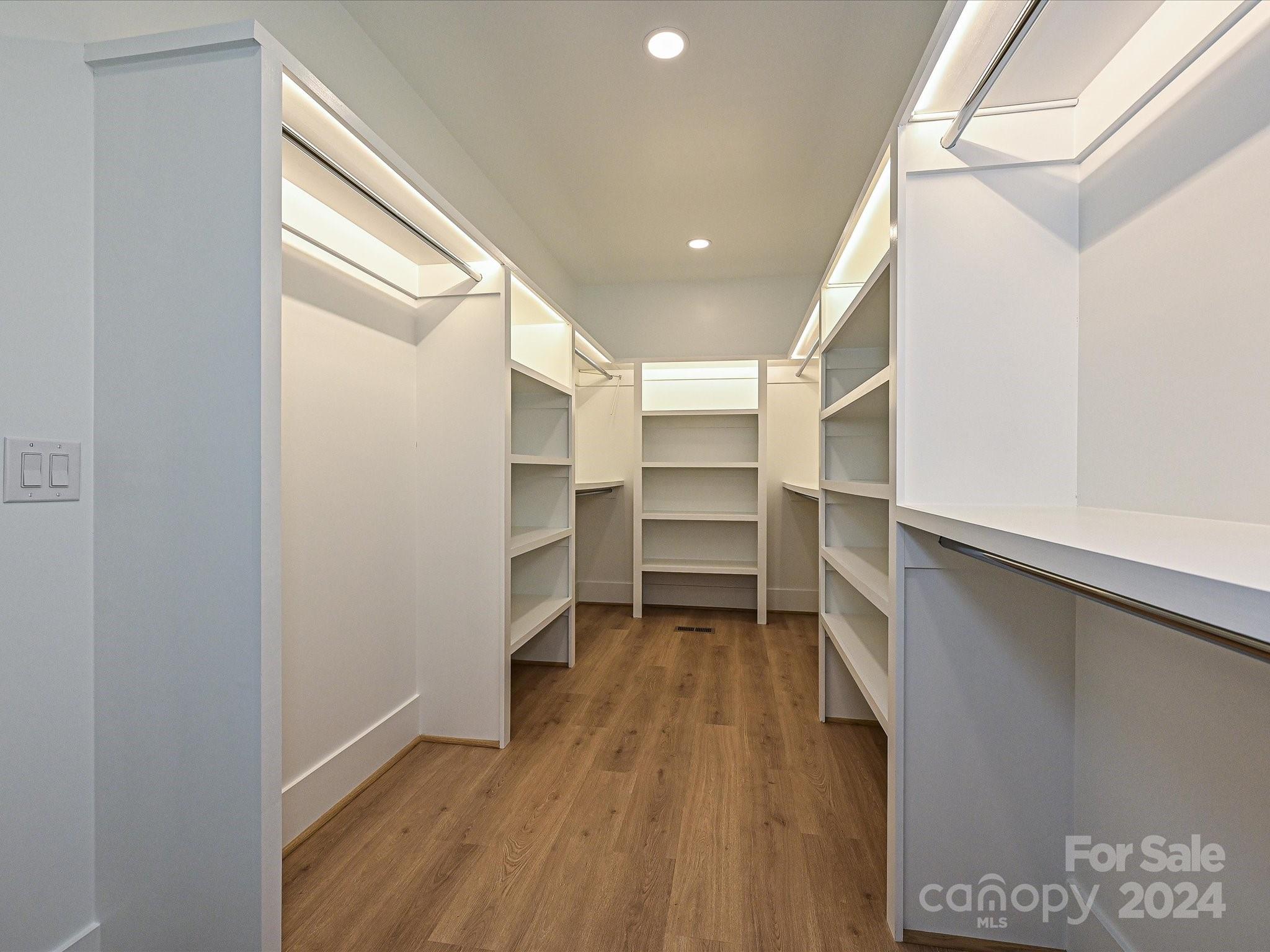 3520 Gatewood Oaks Drive