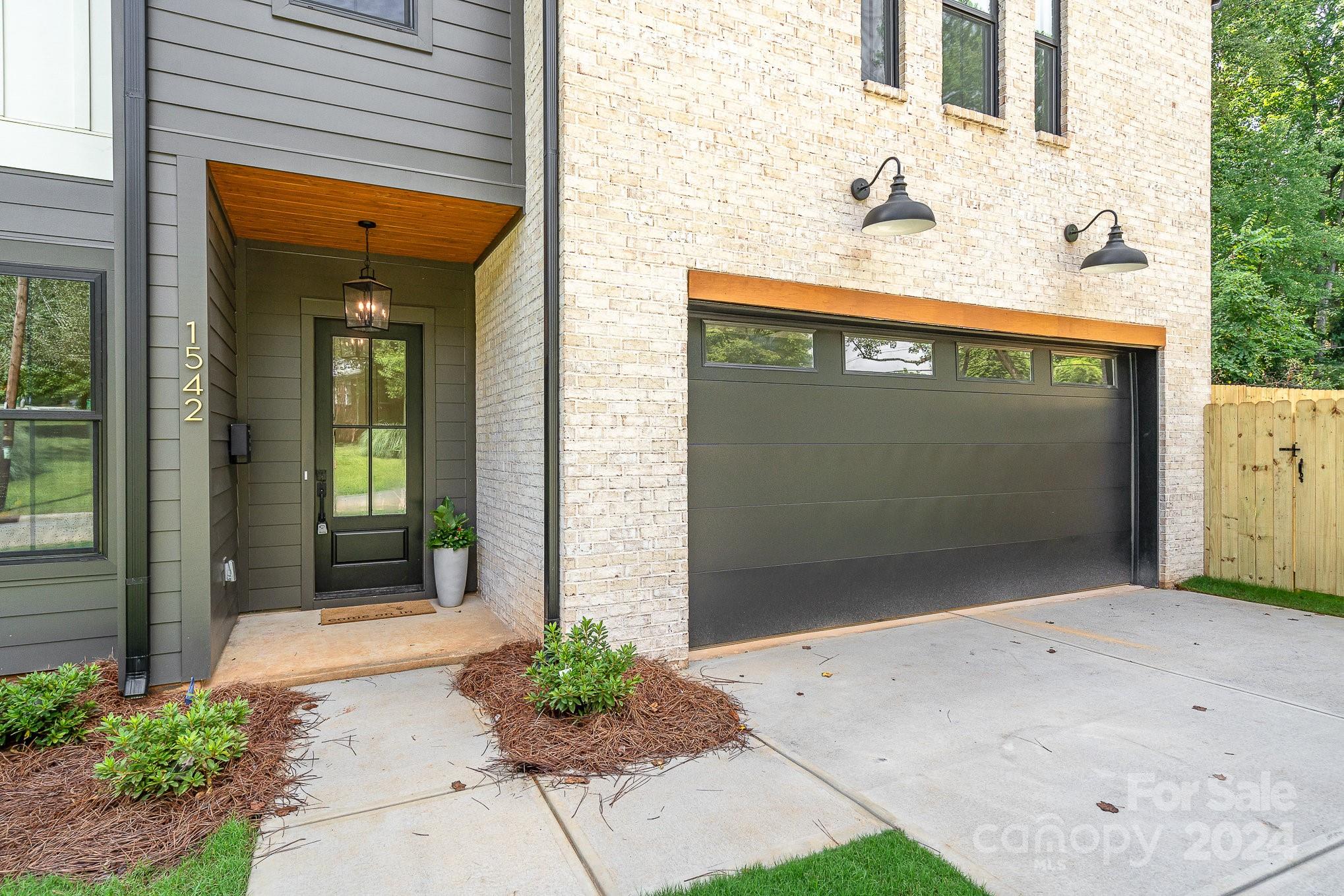 1542 Winston Drive