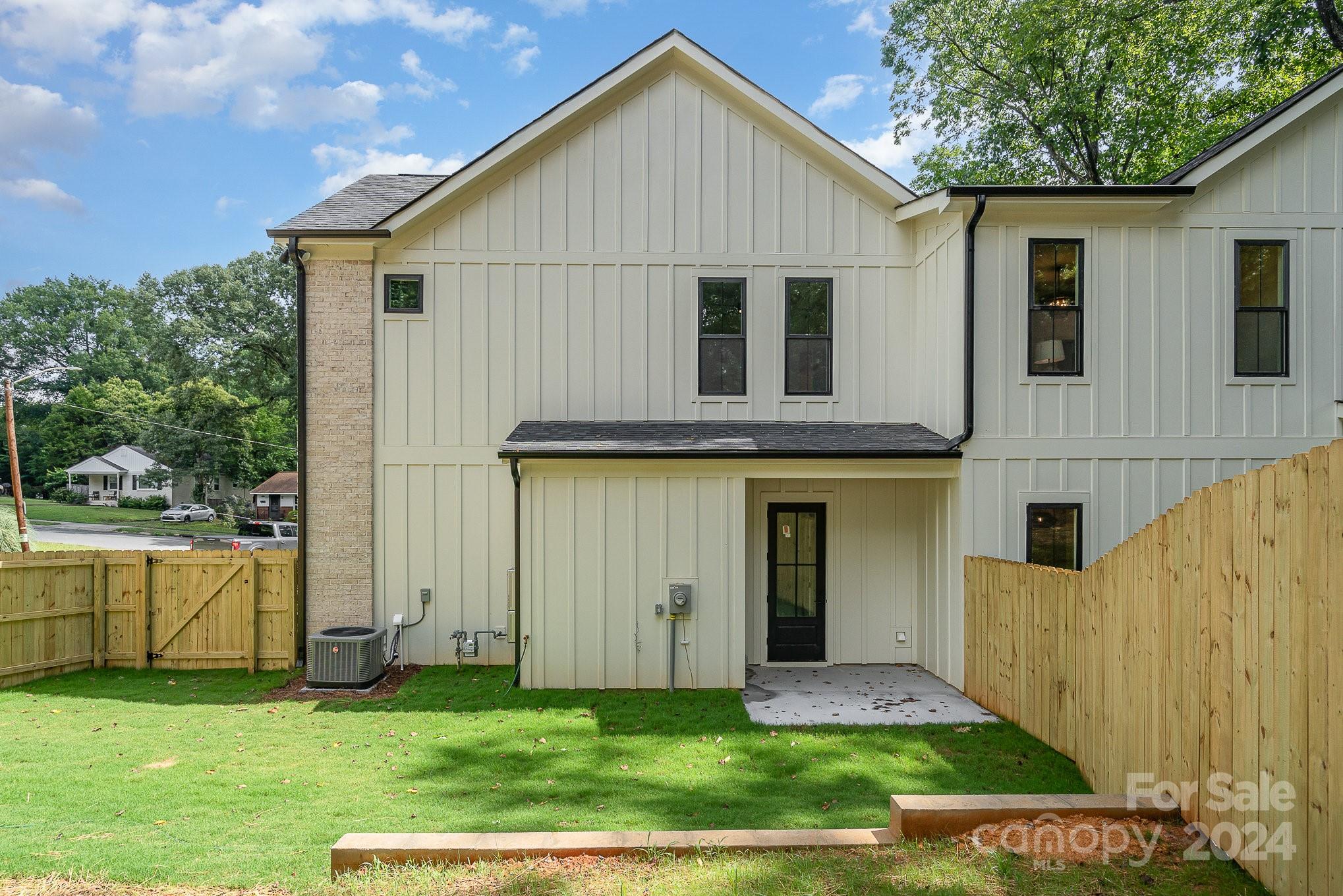 1542 Winston Drive