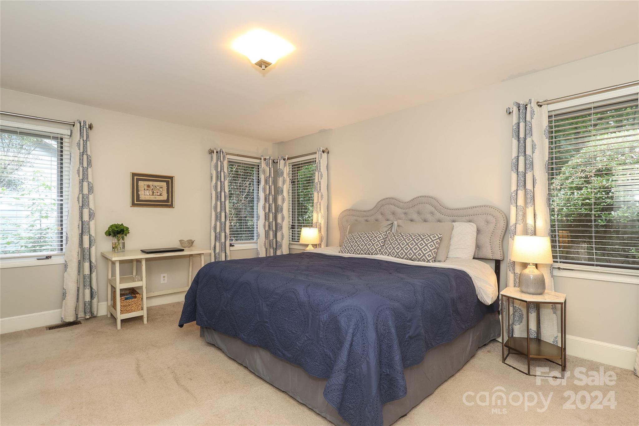 6552 Shaftesbury Road