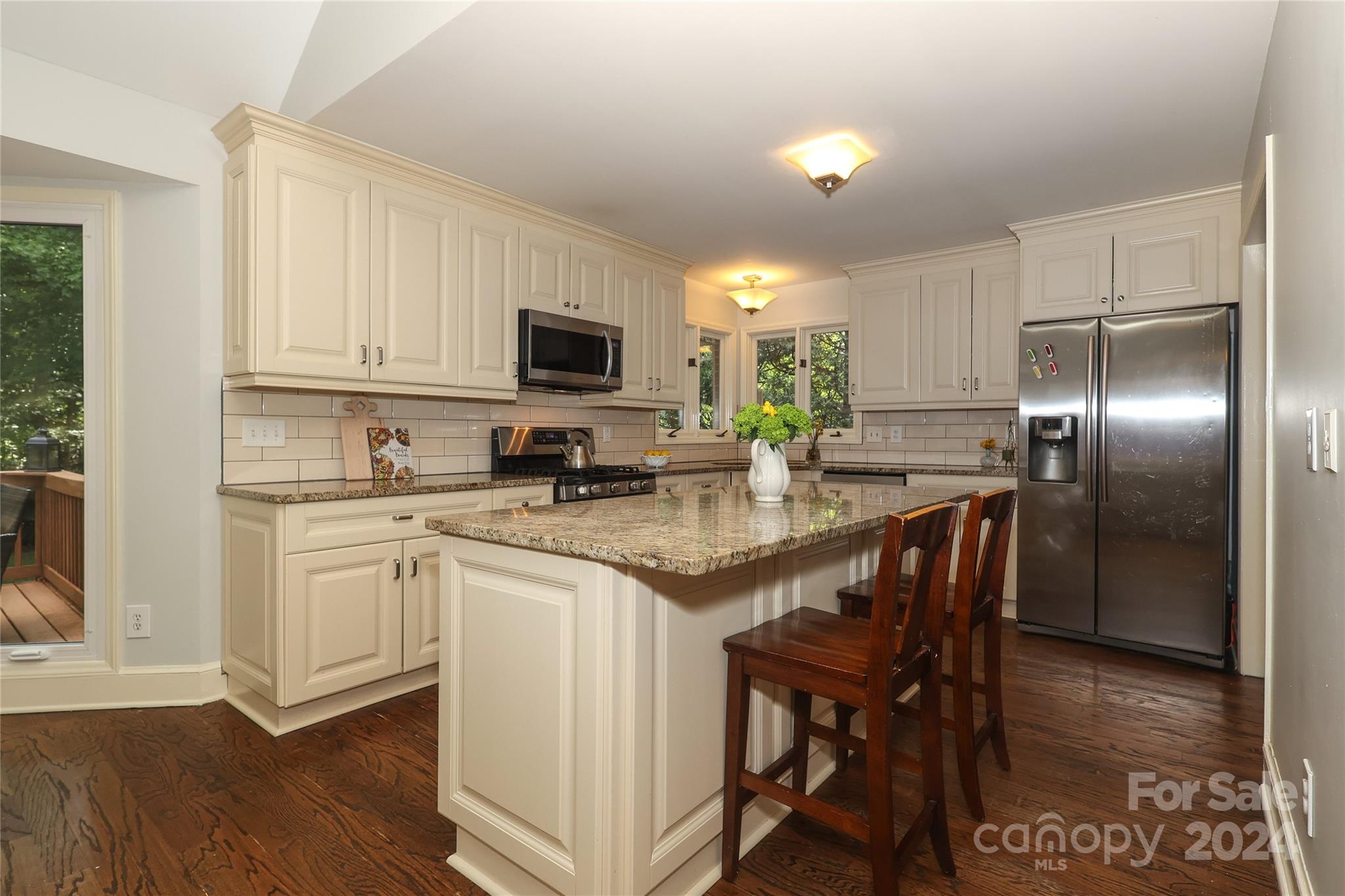 6552 Shaftesbury Road