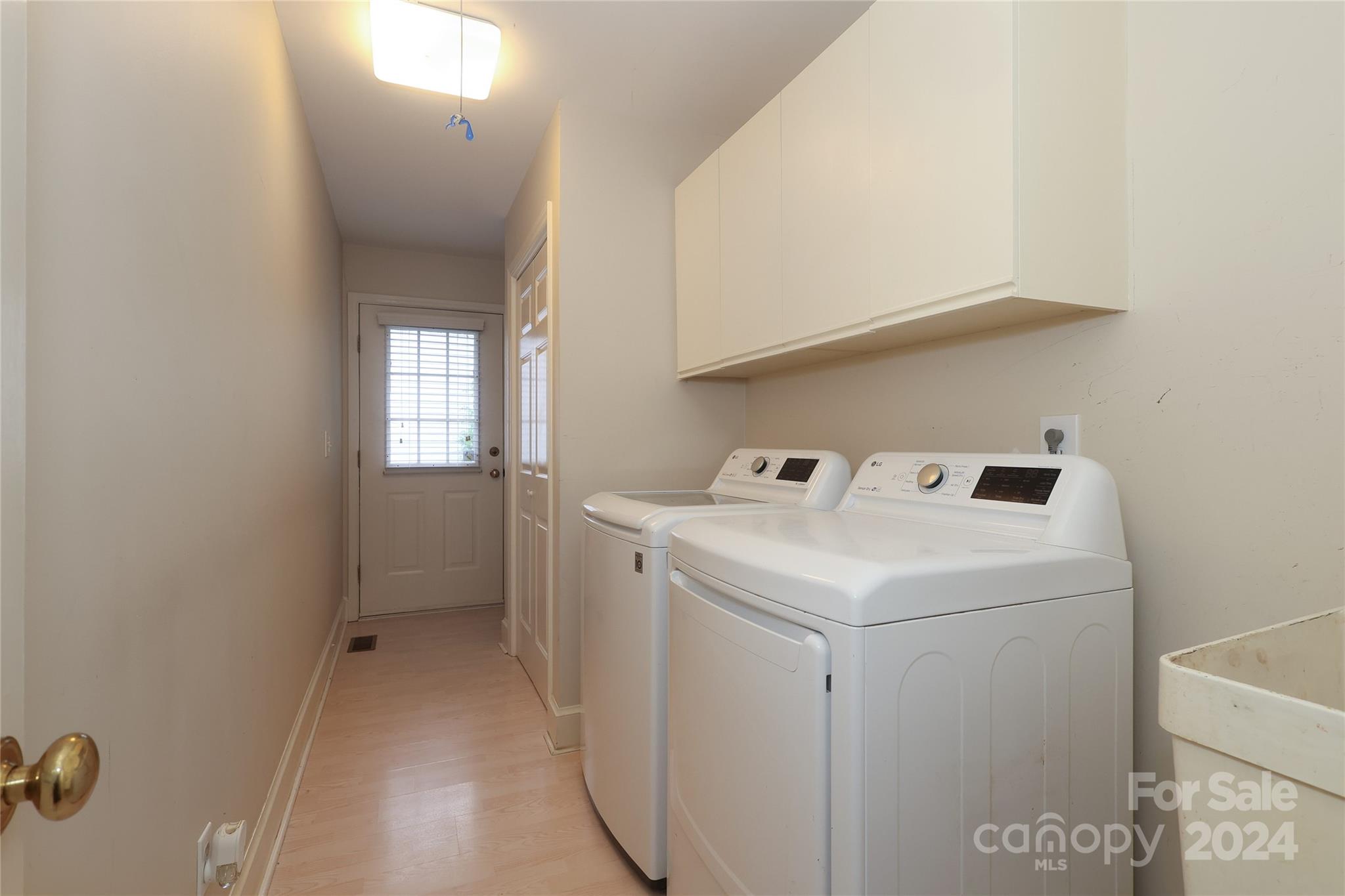 6552 Shaftesbury Road