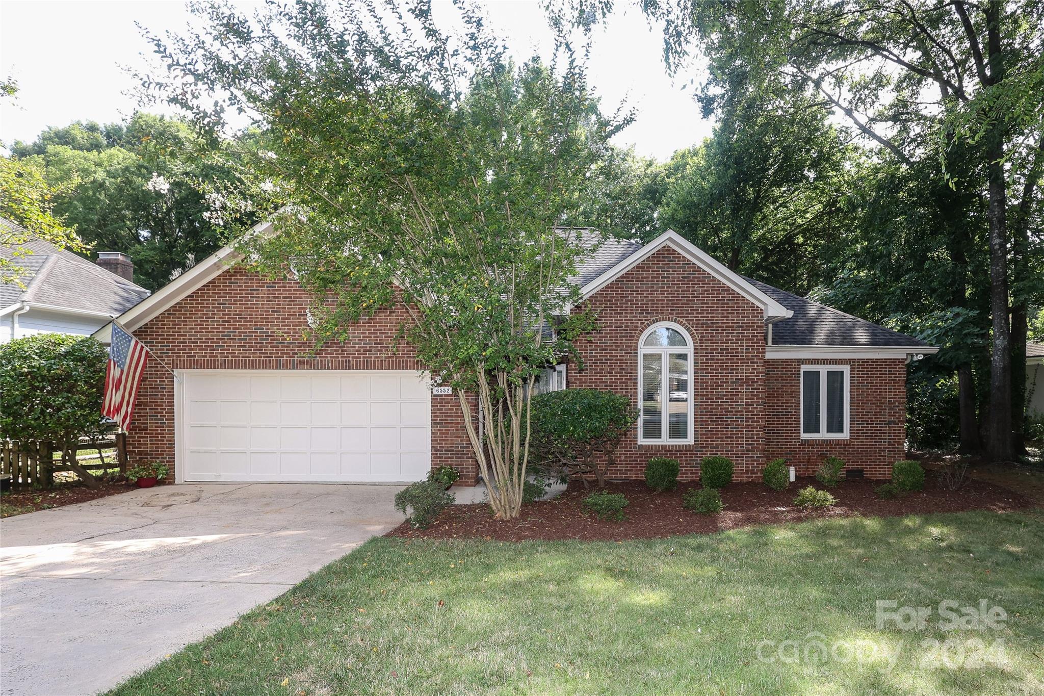 6552 Shaftesbury Road