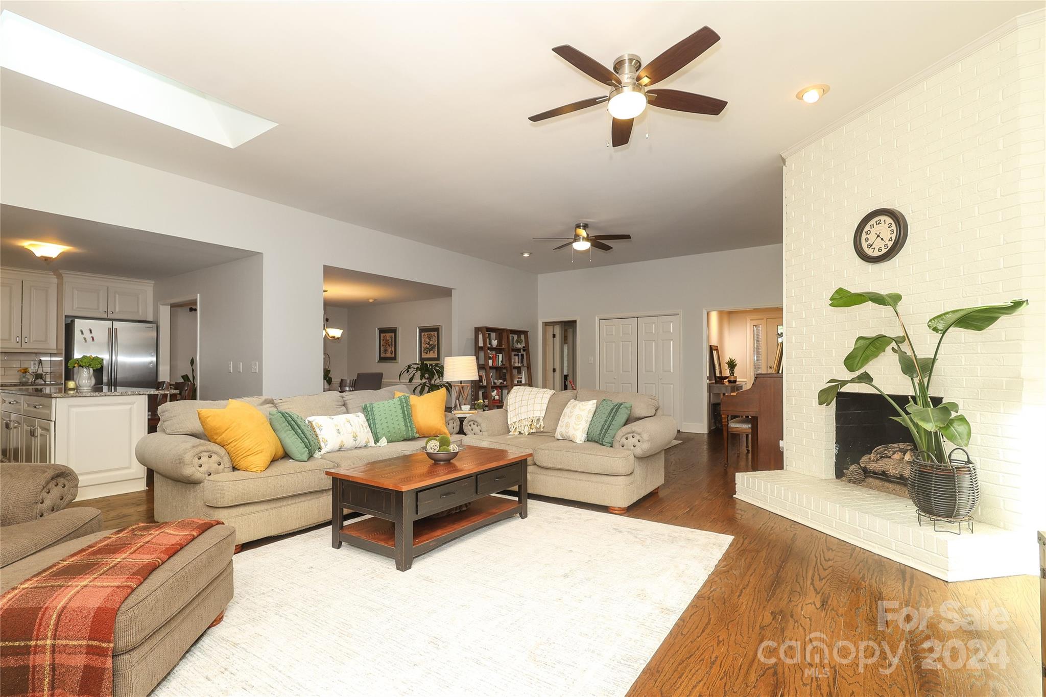 6552 Shaftesbury Road