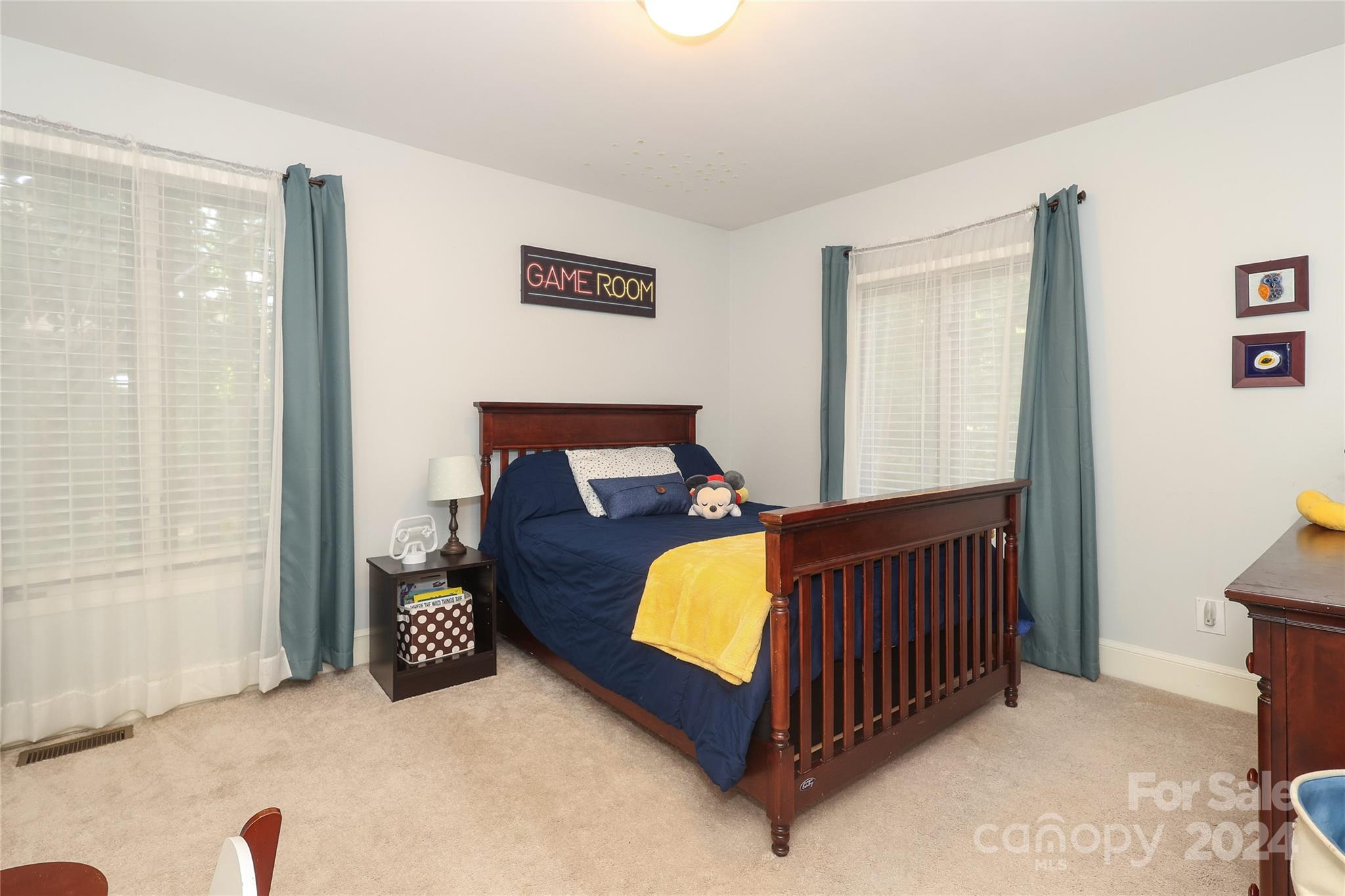 6552 Shaftesbury Road