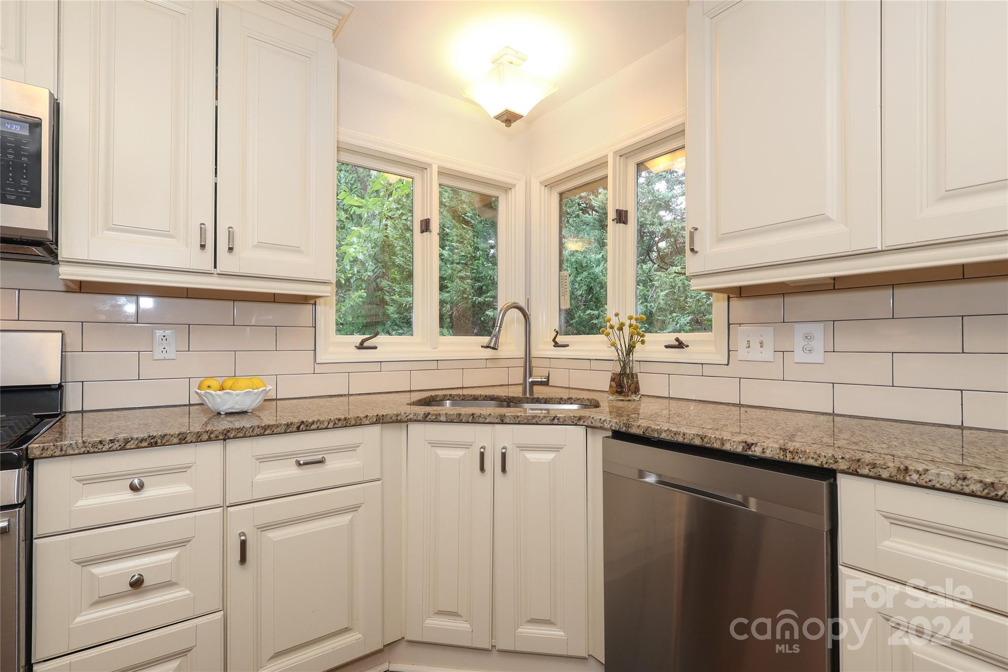 6552 Shaftesbury Road