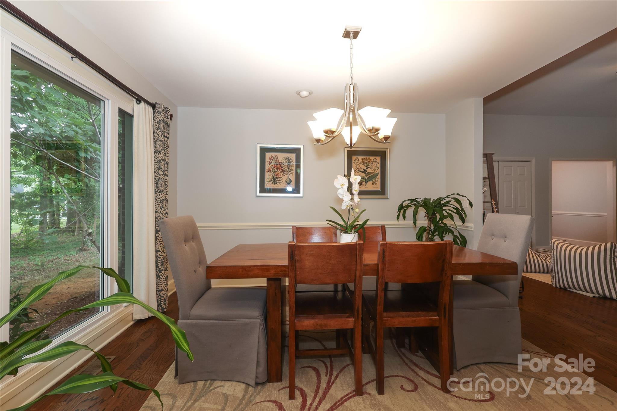 6552 Shaftesbury Road