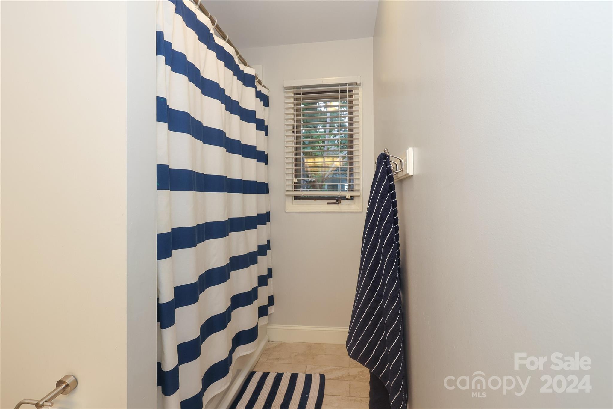 6552 Shaftesbury Road