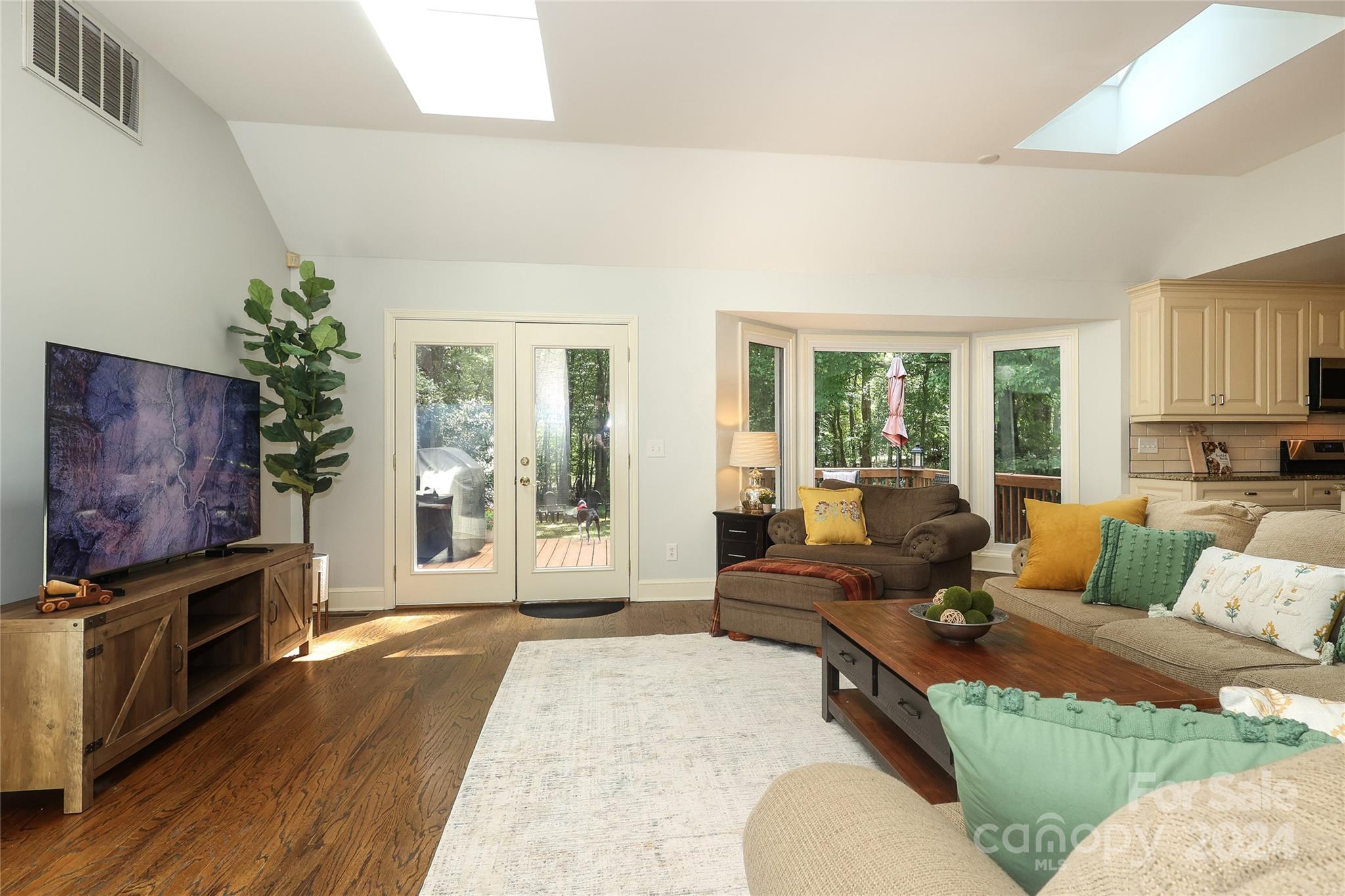 6552 Shaftesbury Road