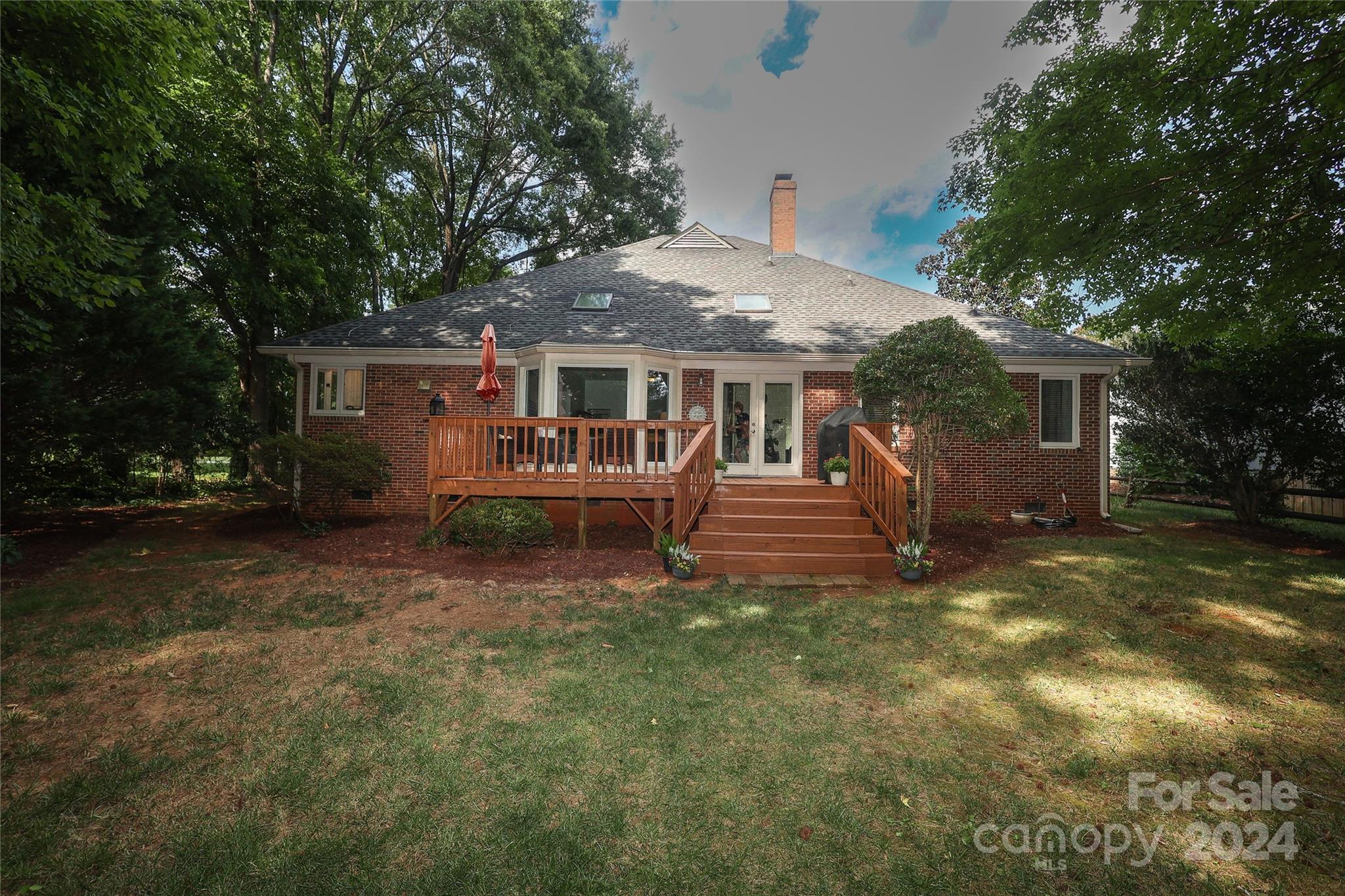 6552 Shaftesbury Road