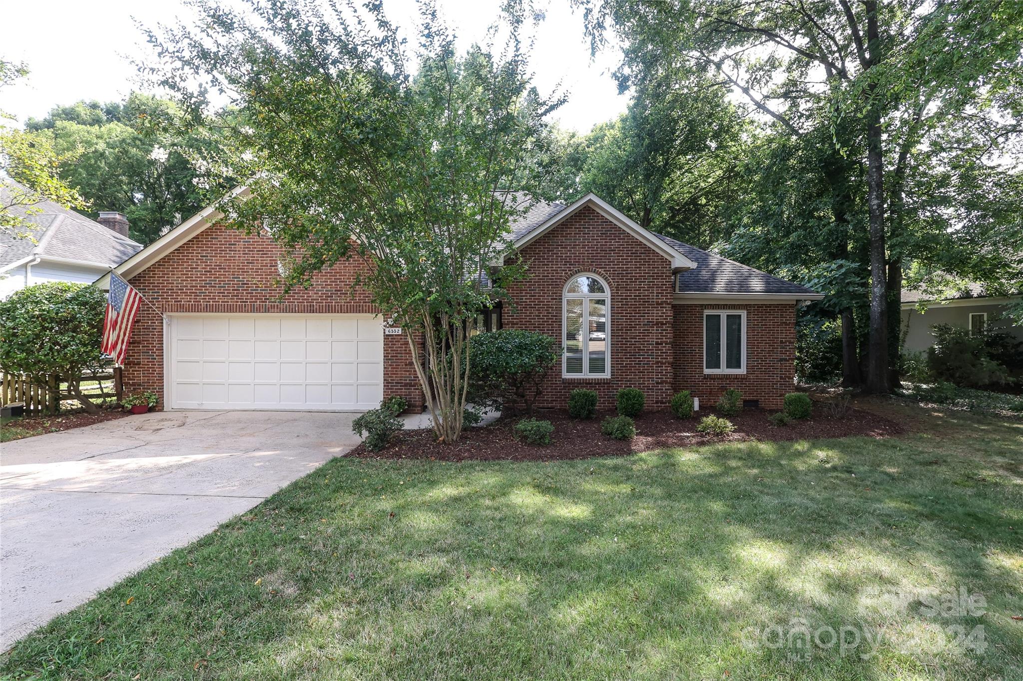 6552 Shaftesbury Road