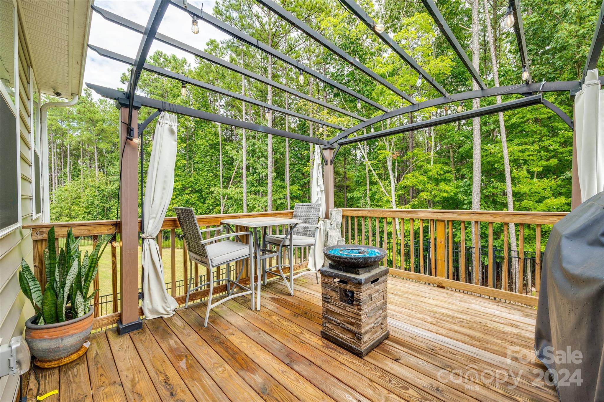 15004 Red Canoe Way