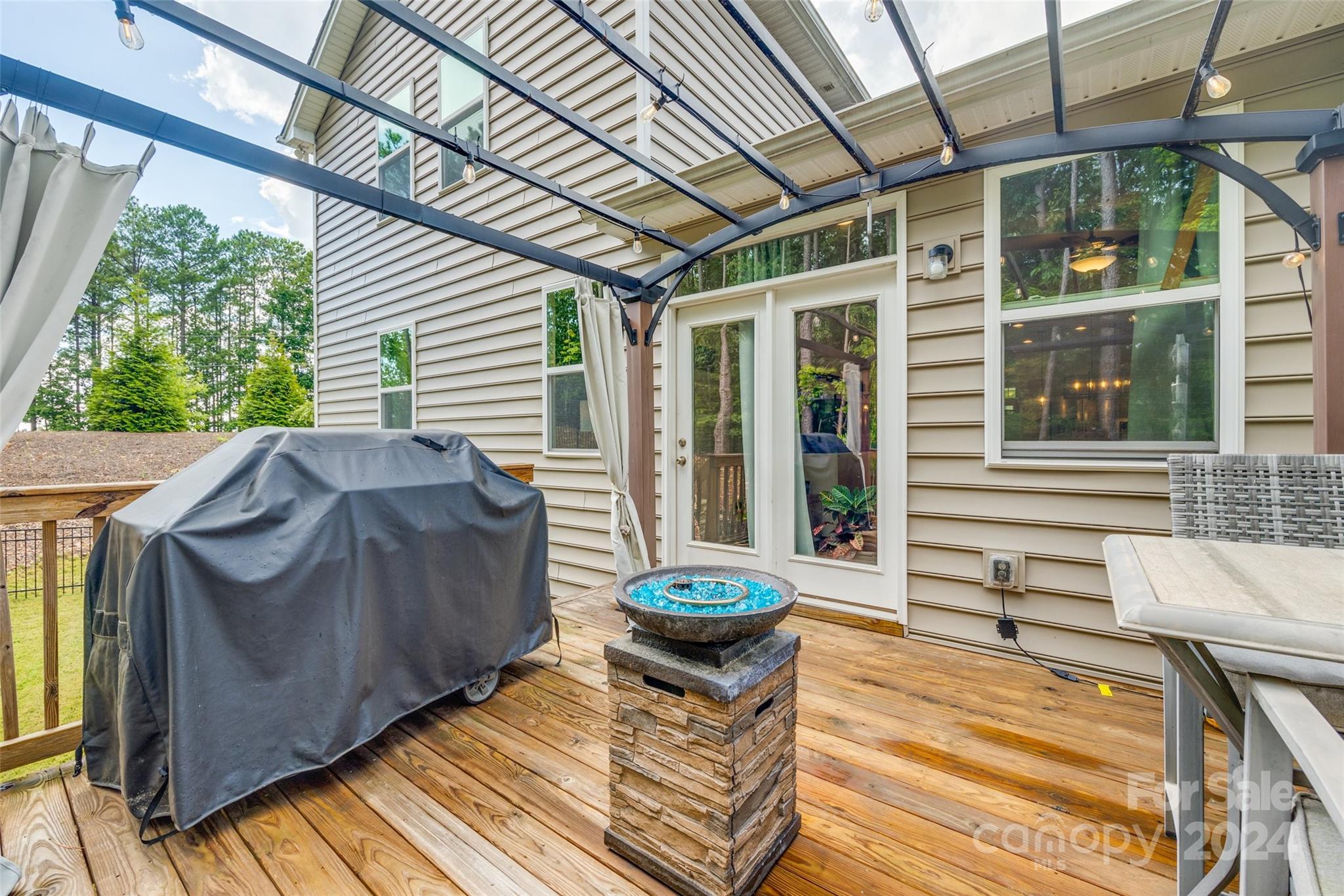 15004 Red Canoe Way